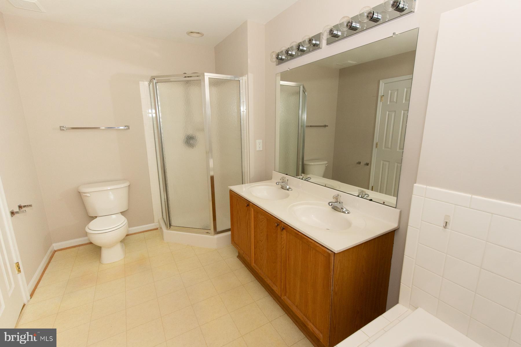 COUNTY GREEN - Residential