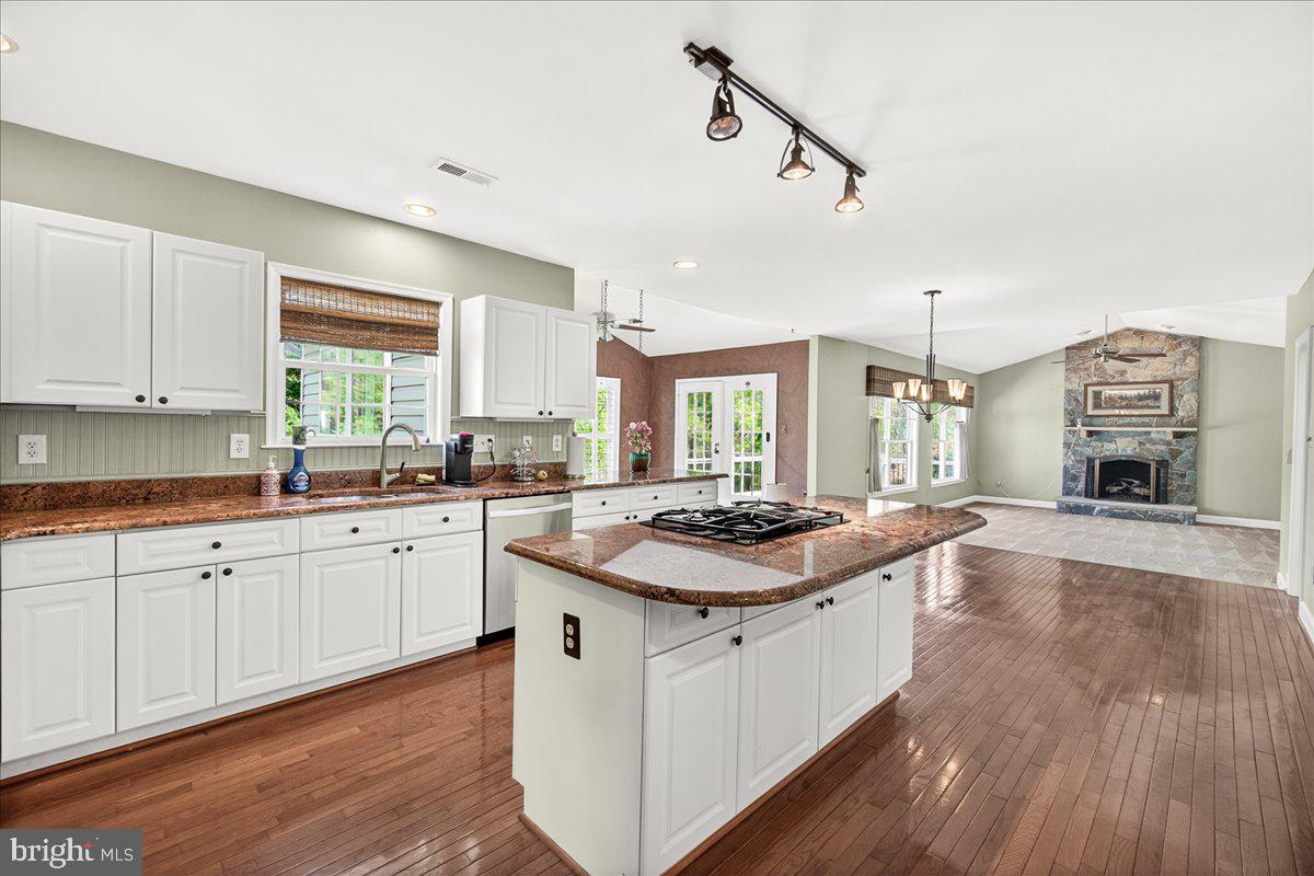 SPRING RIDGE - Residential