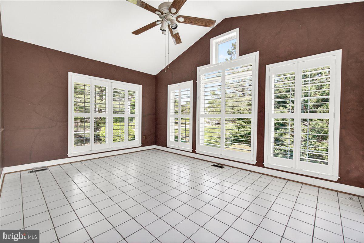 SPRING RIDGE - Residential
