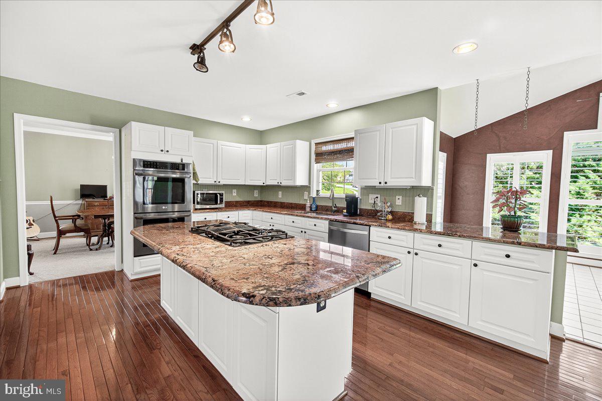 SPRING RIDGE - Residential