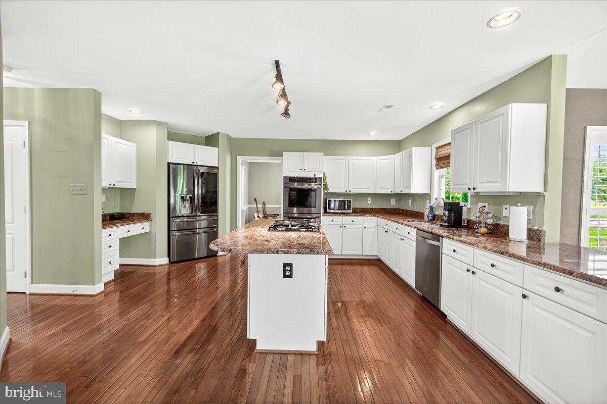 SPRING RIDGE - Residential