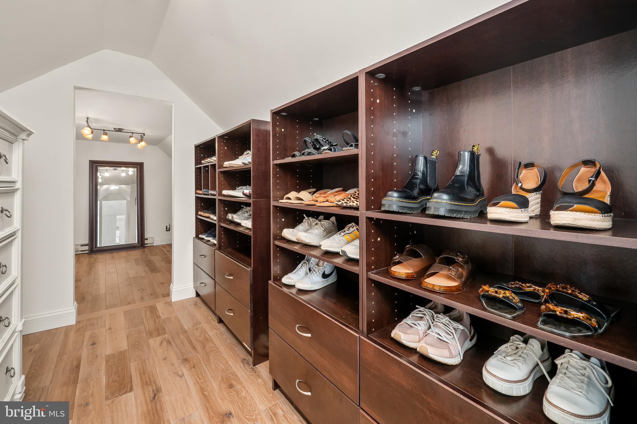 STREAMS EDGE - Residential