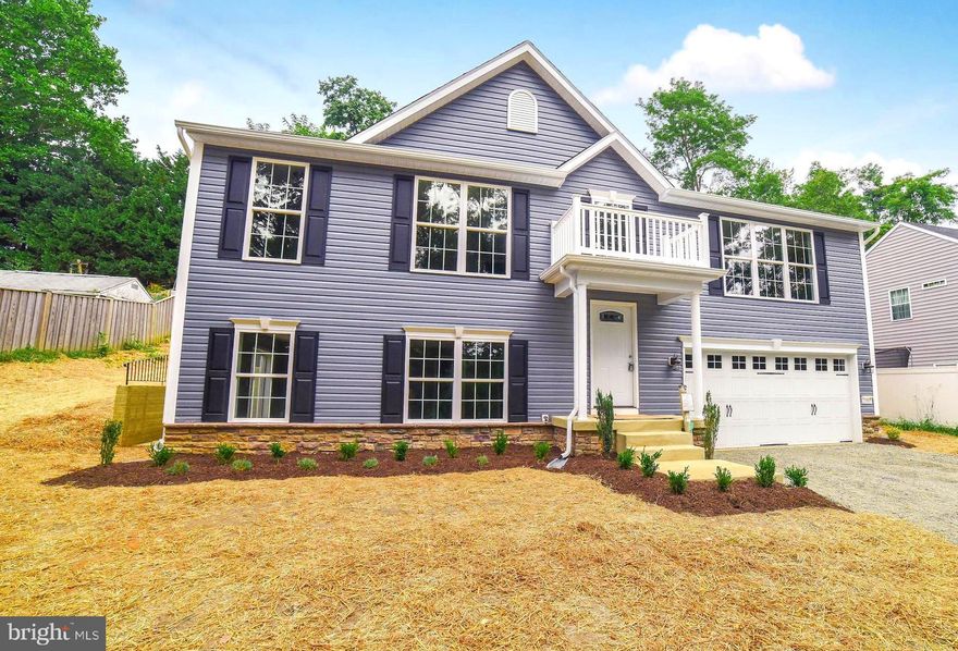 JUST BUILT & ABSOLUTELY BEAUTIFUL. STUNNING 4 BDRM/3 FB SPLIT FOYER W/COMPOSITE DECK & 2 CAR GARAGE; 3 BEDRMS & 2 FB UPSTAIRS; LIV. RM. & OPEN EAT IN KIT. THE DOWNSTAIRS HAS A FAM.ROOM, A 2ND MASTER BEDRM W/ FB & LAUND.ROOM. GRANITE, SS APPLIANCES & MUCH MORE. WILL PAY 10K IN CLOSING. SETTLE AT BUILDERS LAWYER. 2/10 WARRANTY. PUBLIC WATER/SEWER PAY TOWN, ROAD MAINT. AGREEMENT. LOOK IN DOC FOLDER.