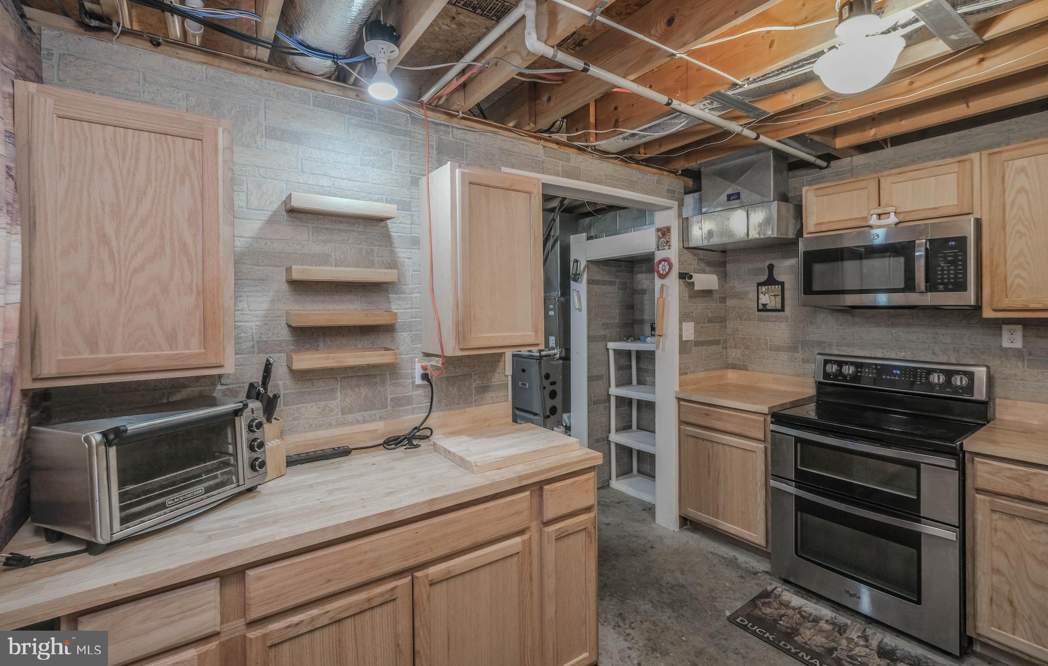 THUNDERBIRD RANCH - Residential