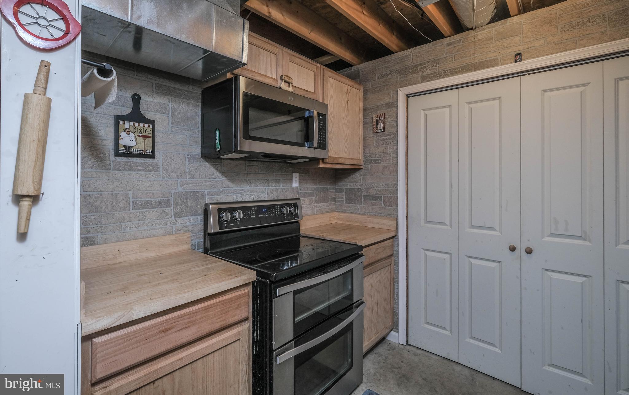 THUNDERBIRD RANCH - Residential