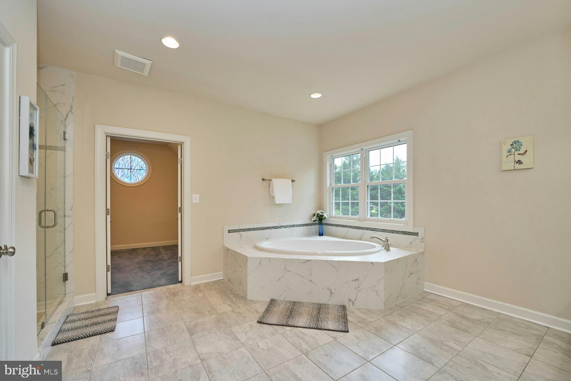 LOCKMEADE - Residential