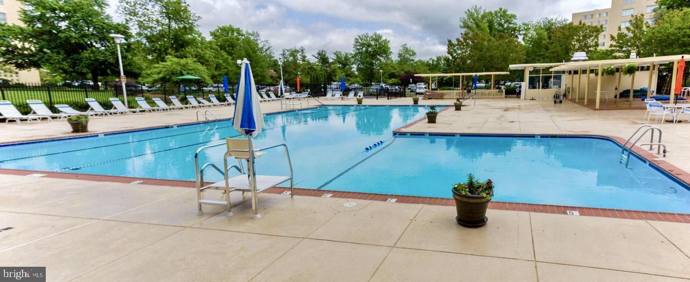 RIVER TOWERS - Residential Lease