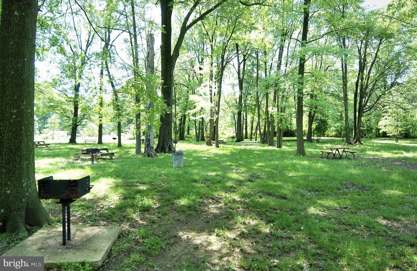 RIVER TOWERS - Residential Lease