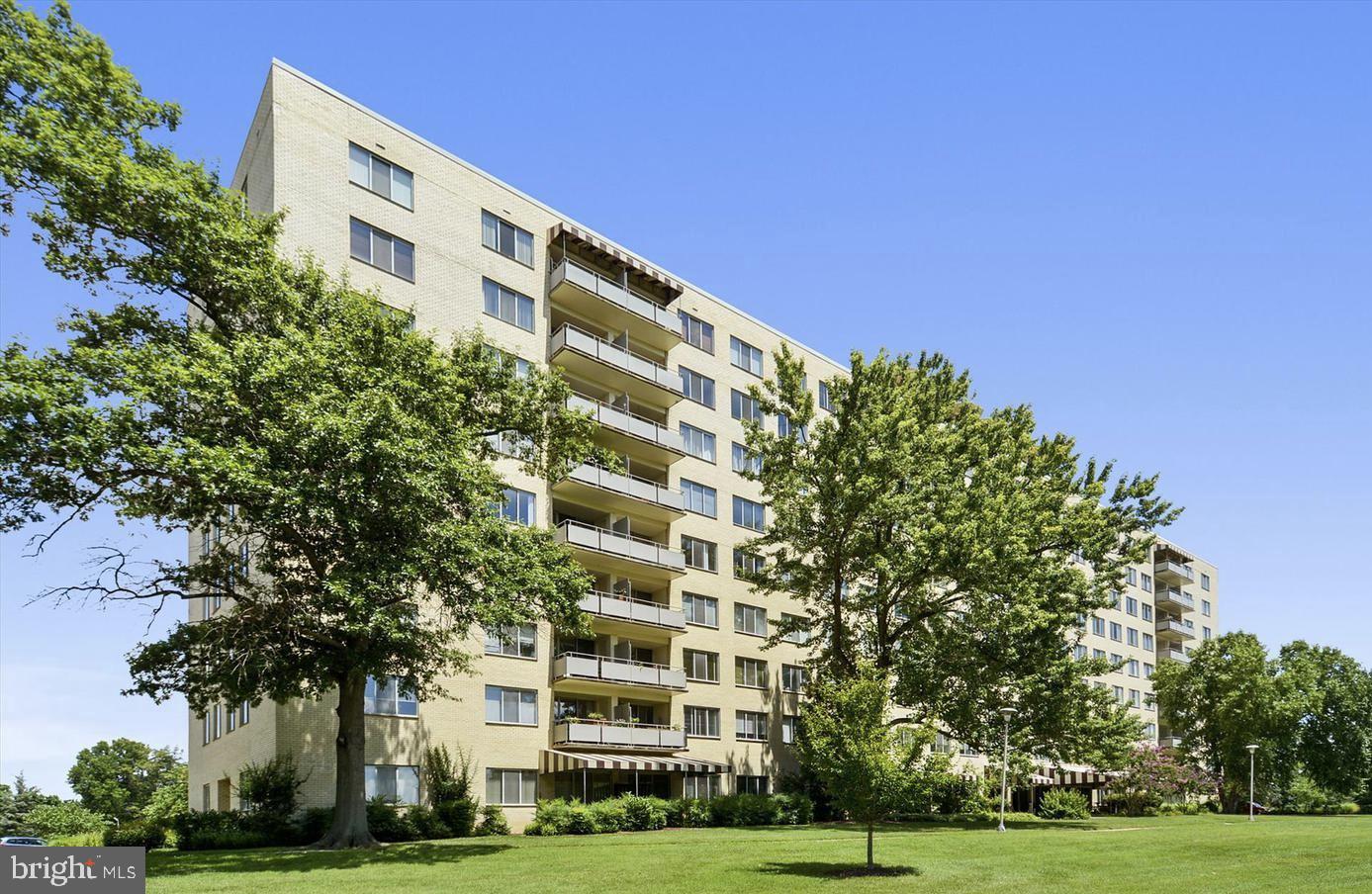 RIVER TOWERS - Residential Lease