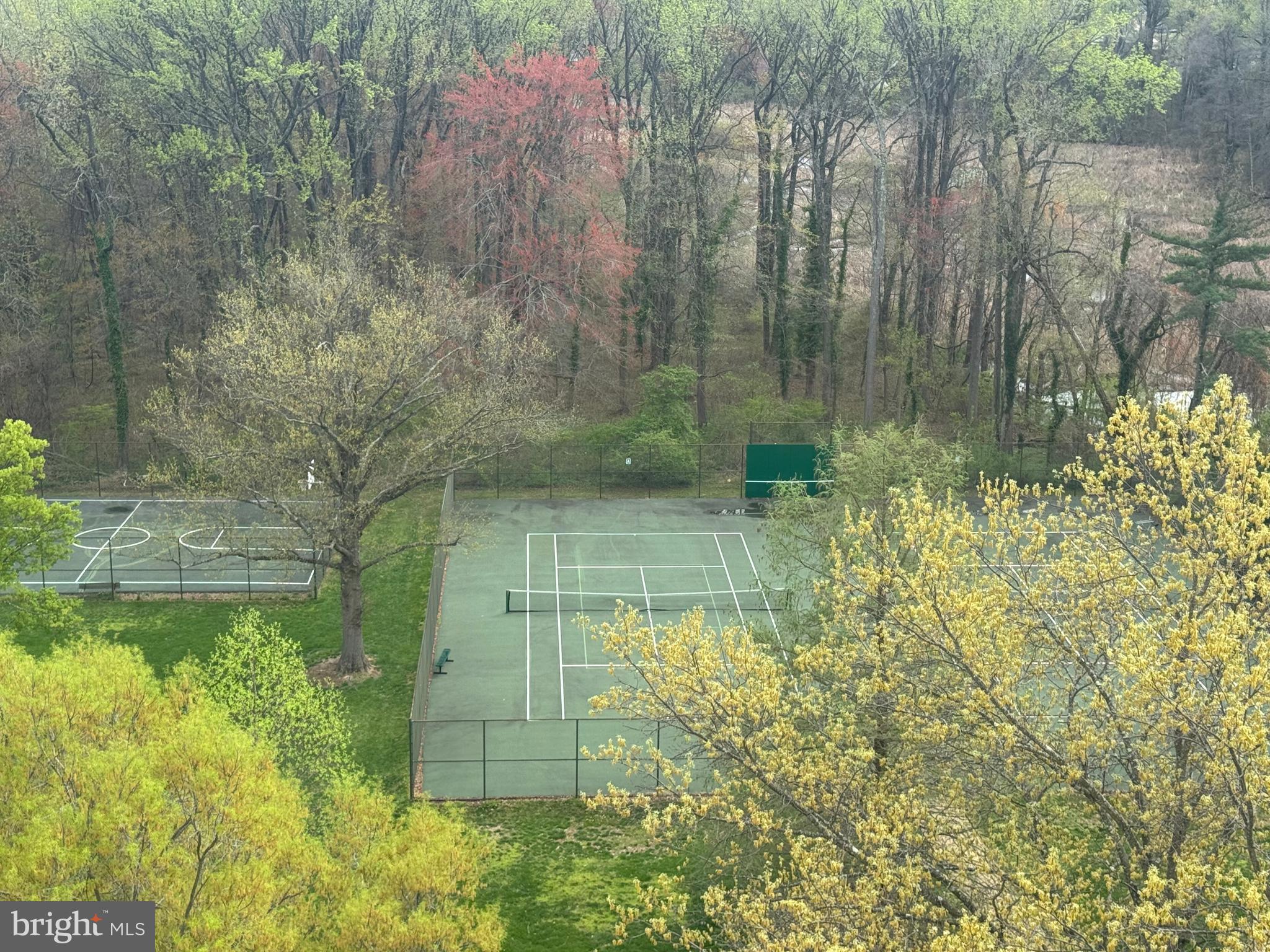 RIVER TOWERS - Residential Lease