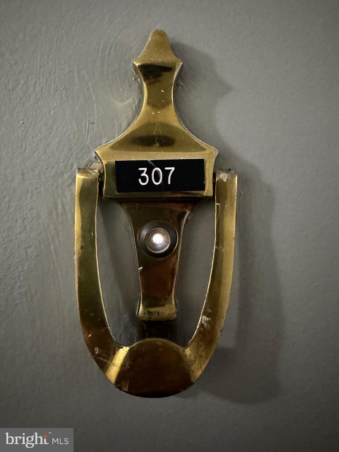 RIVER TOWERS - Residential Lease