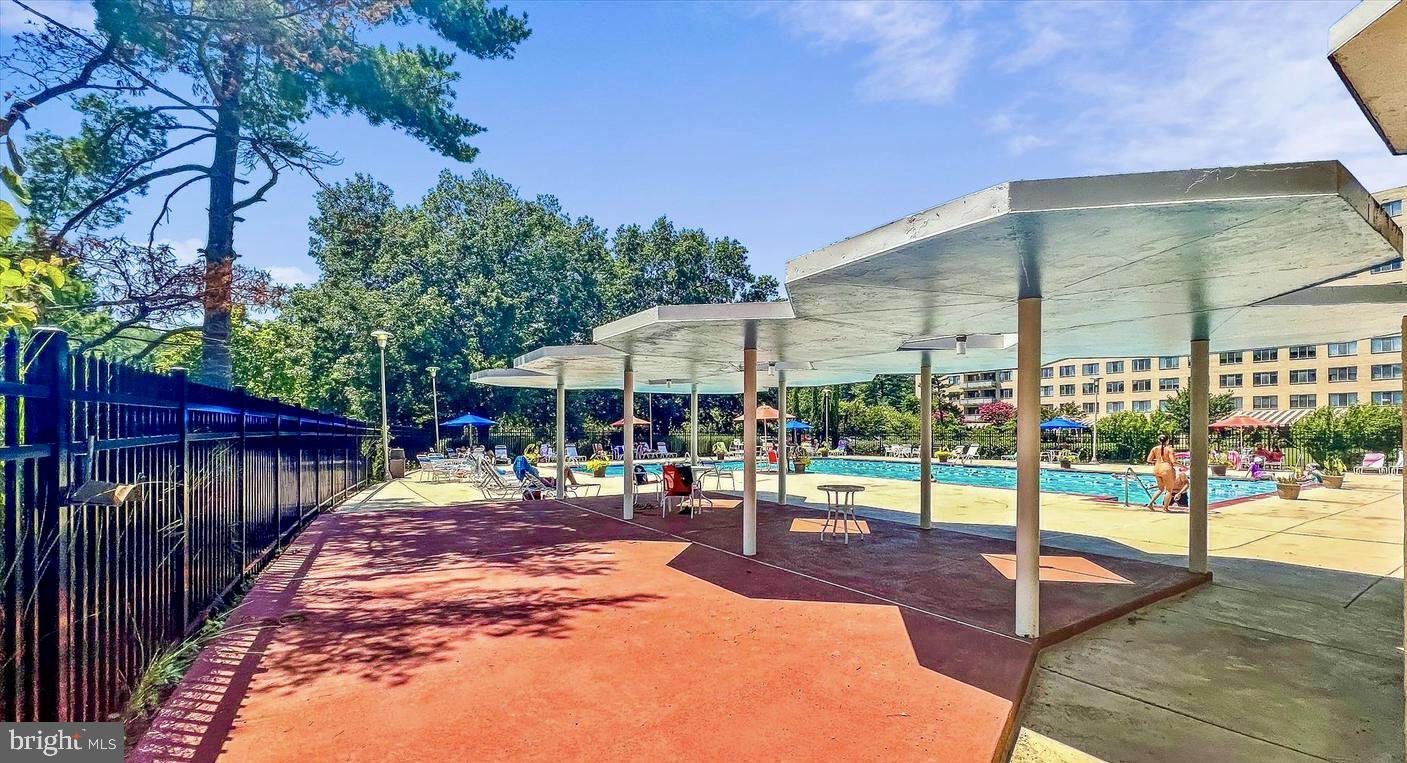 RIVER TOWERS - Residential Lease