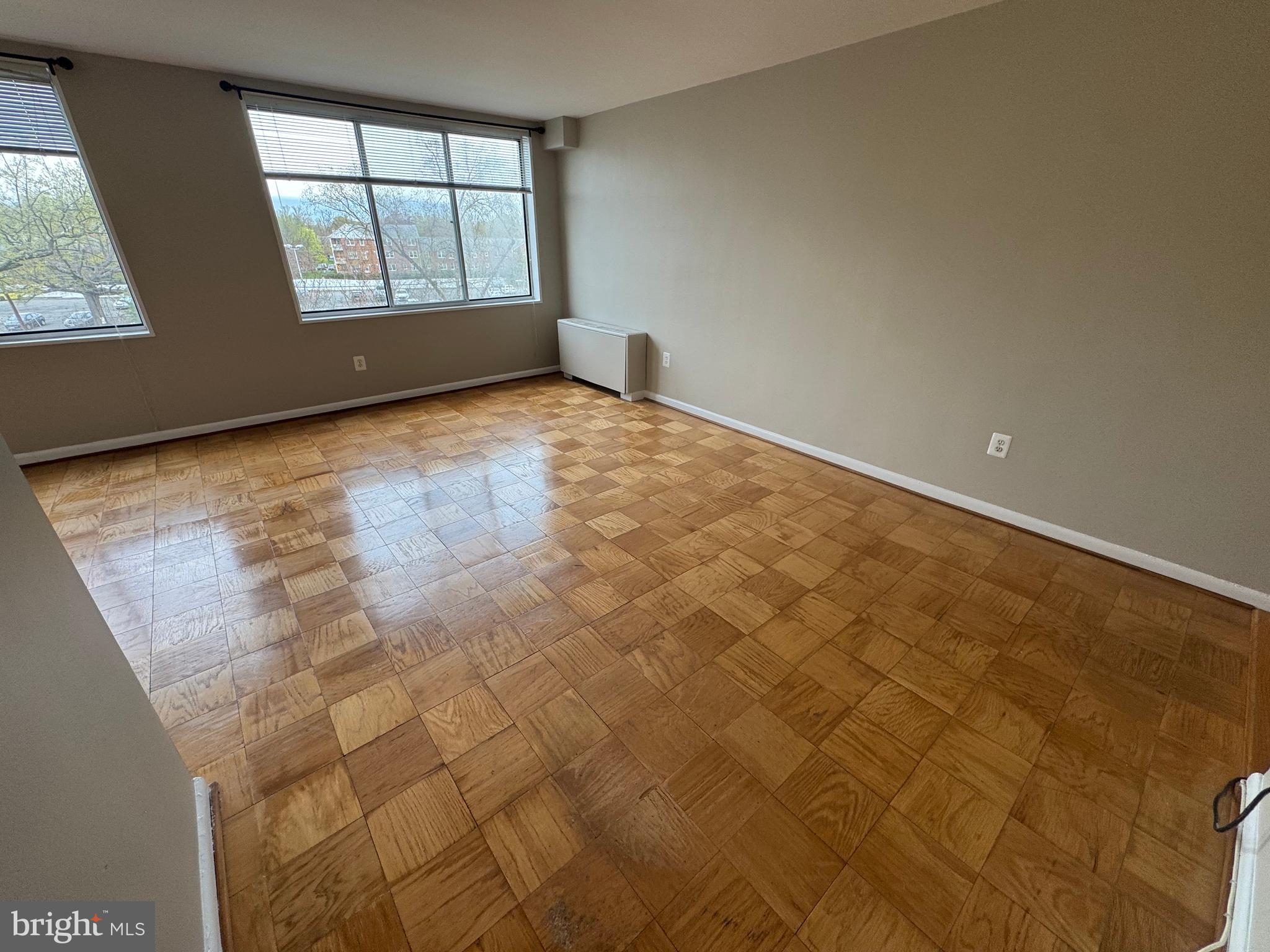 RIVER TOWERS - Residential Lease