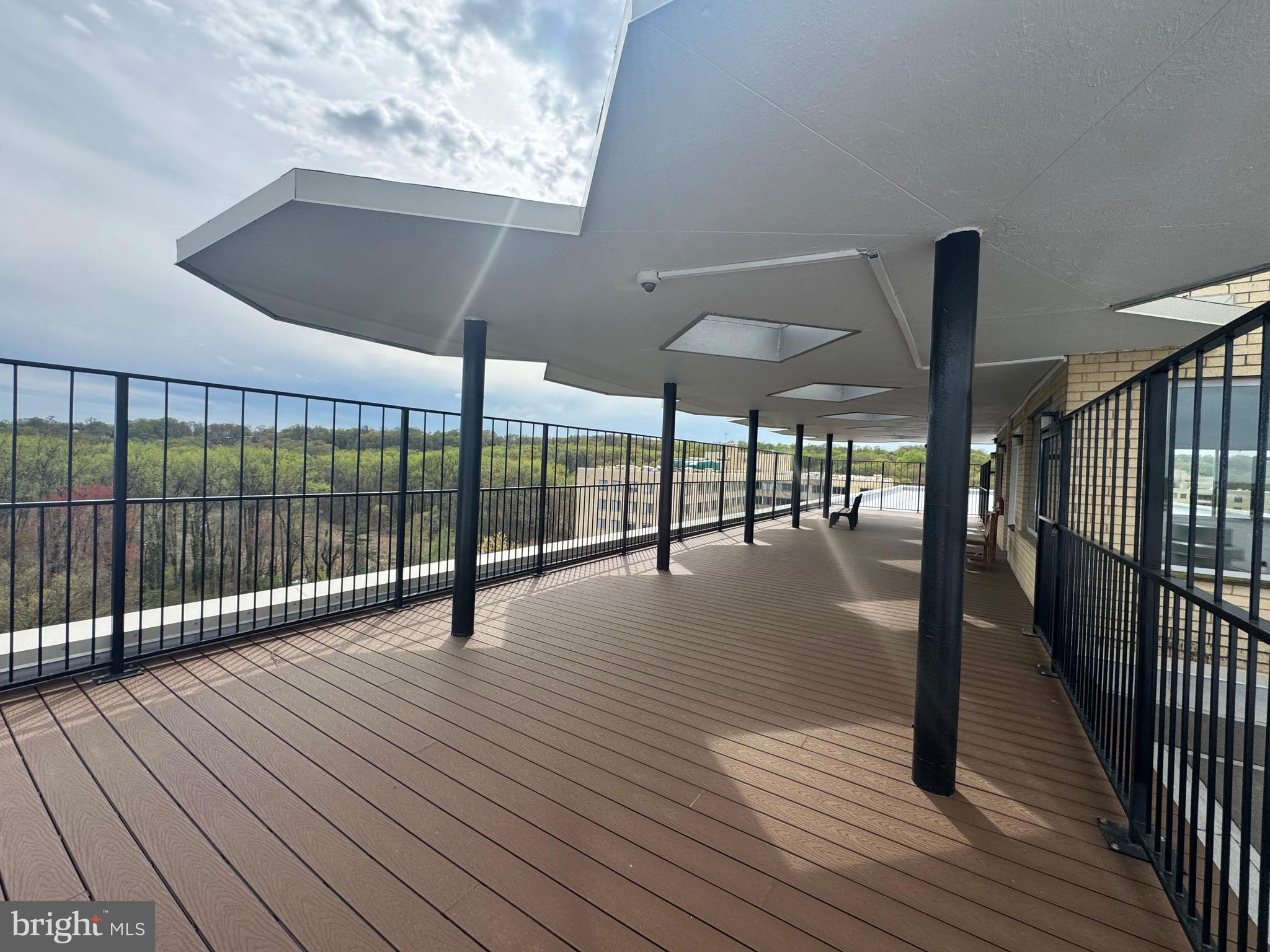 RIVER TOWERS - Residential Lease