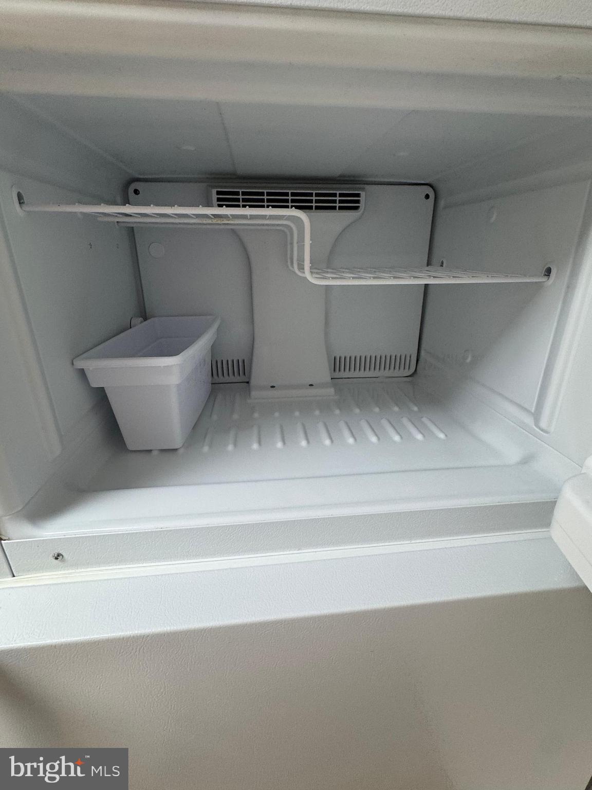 RIVER TOWERS - Residential Lease