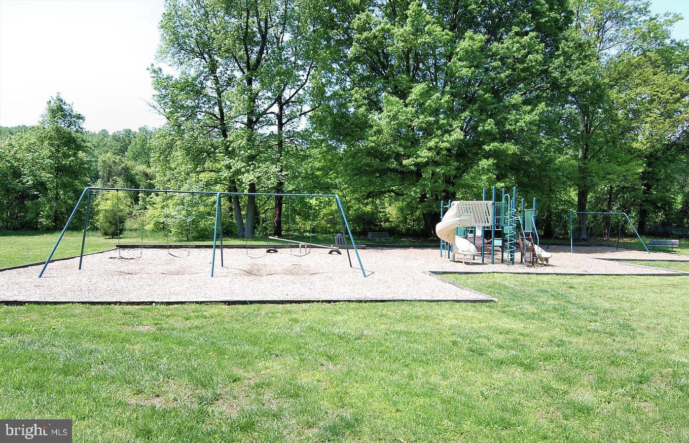 RIVER TOWERS - Residential Lease