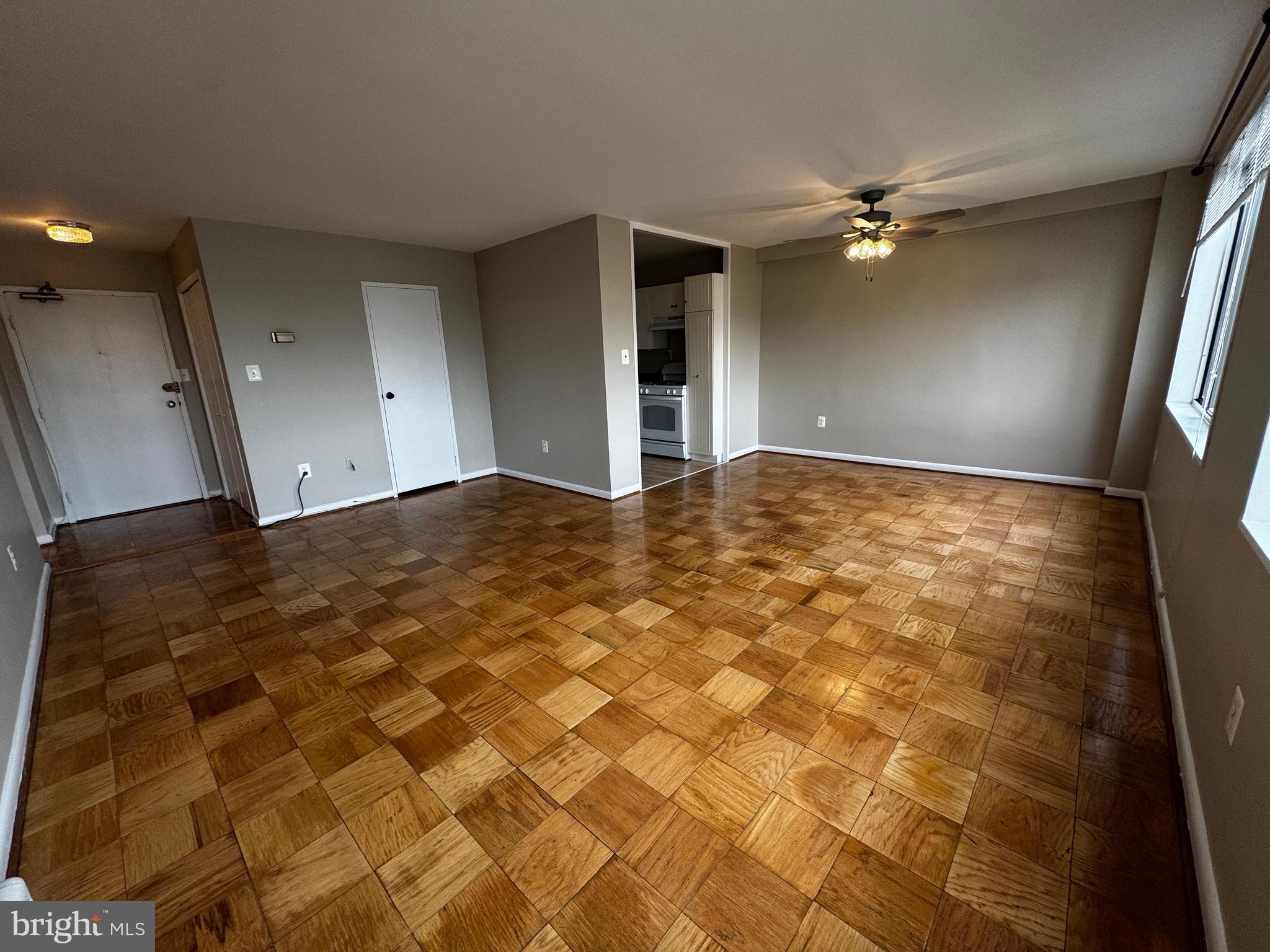 RIVER TOWERS - Residential Lease