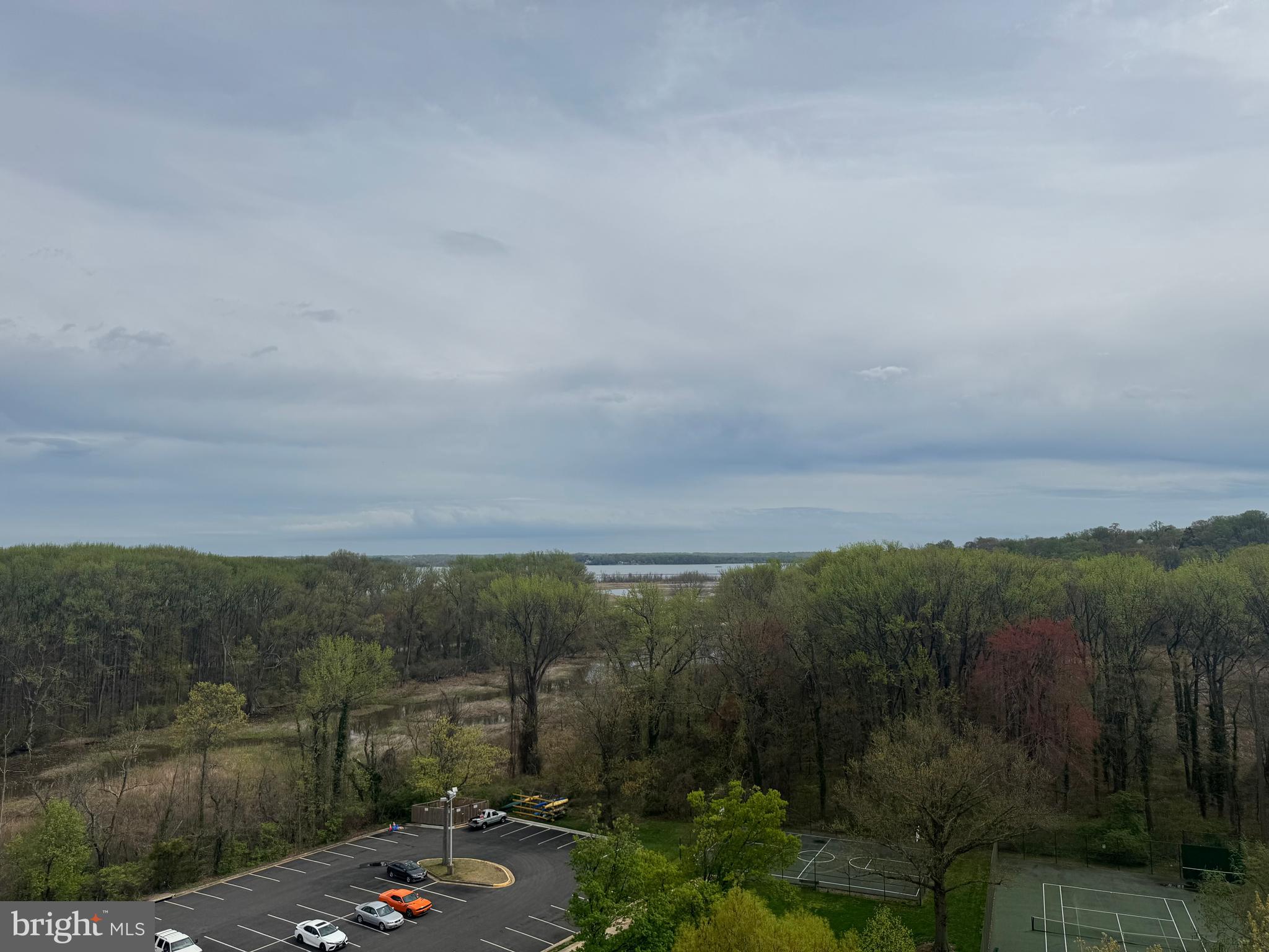 RIVER TOWERS - Residential Lease