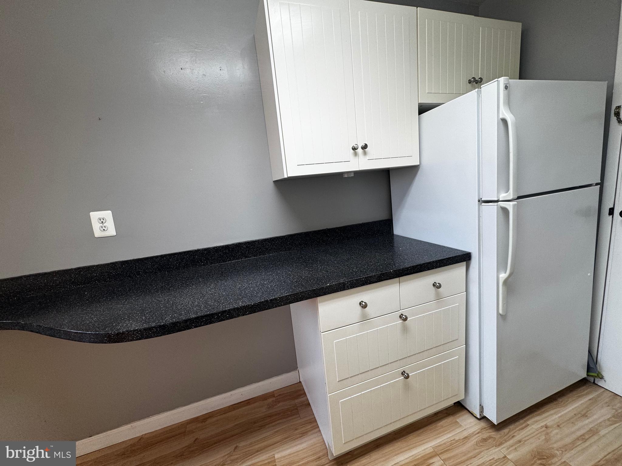 RIVER TOWERS - Residential Lease