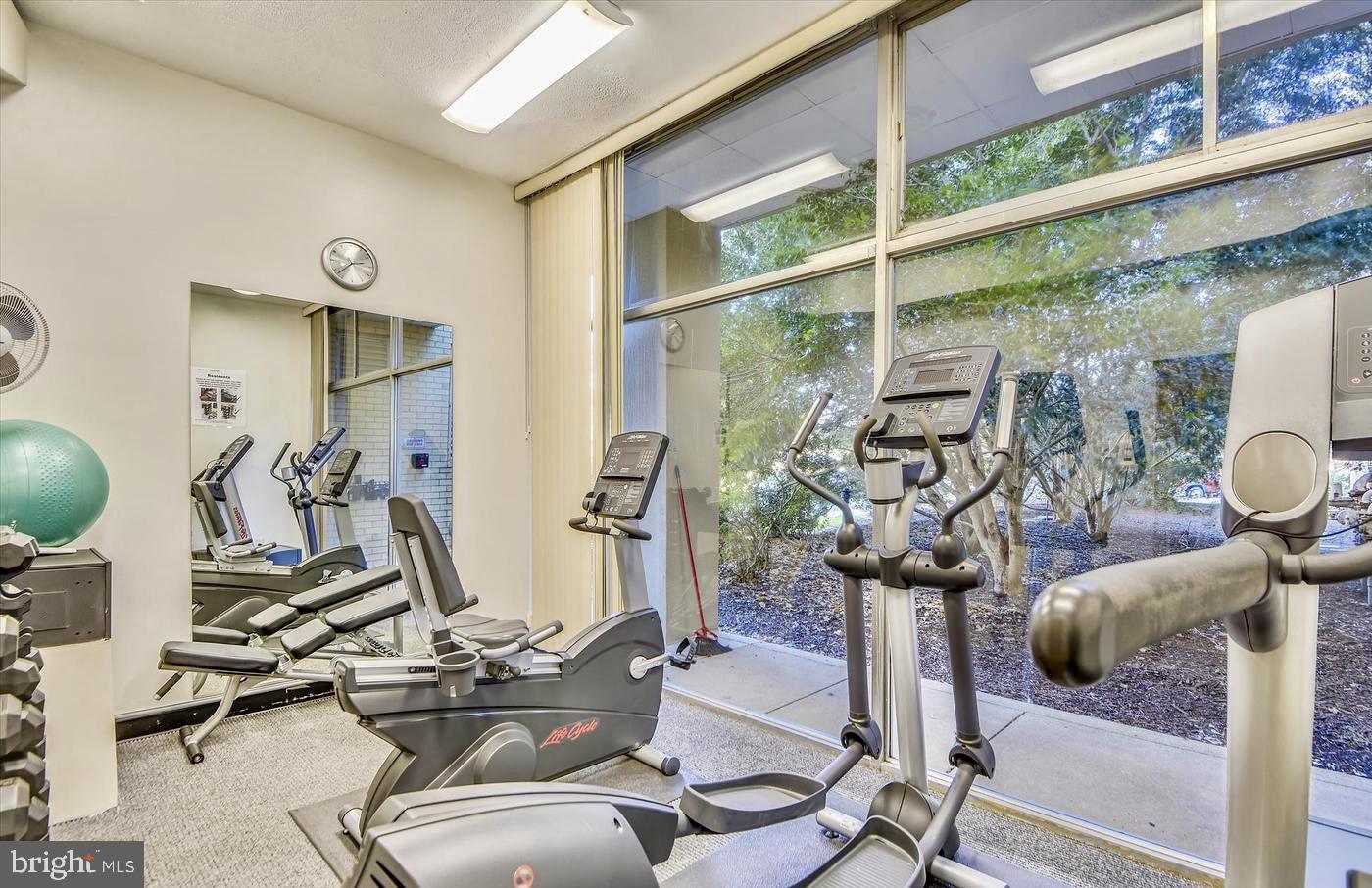 RIVER TOWERS - Residential Lease