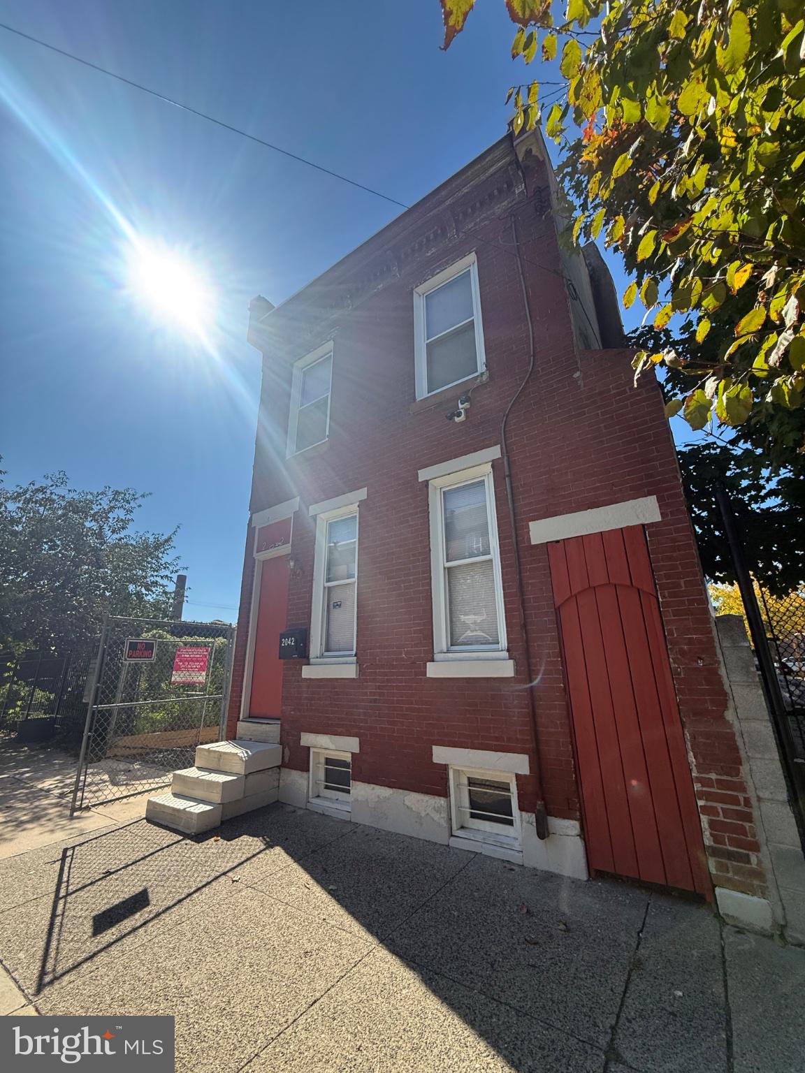 2042-44 E HAGERT STREET