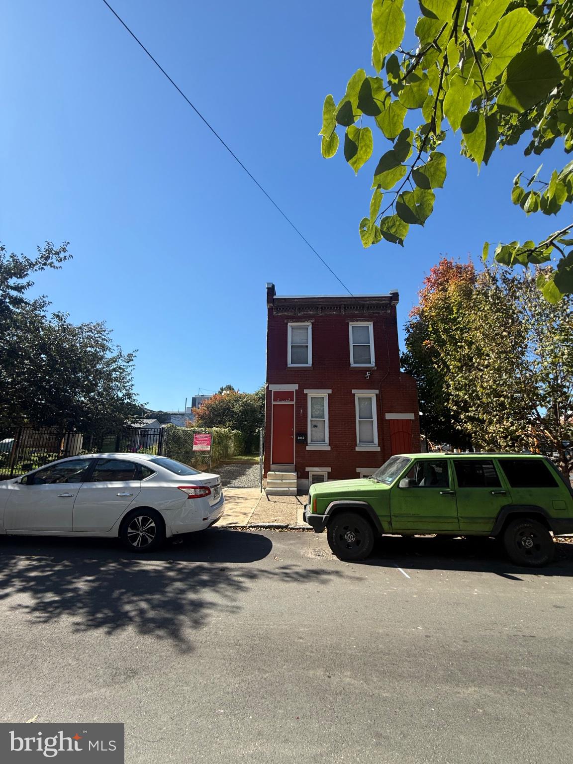 2042-44 E HAGERT STREET