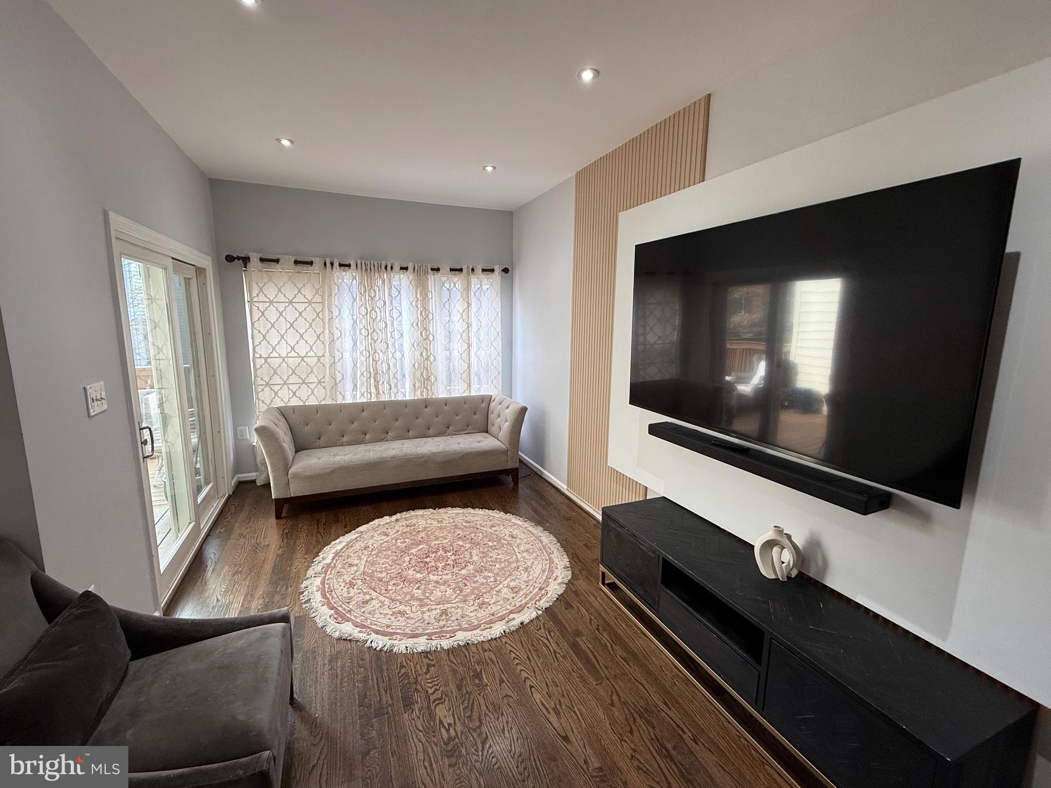 COLONNADE AT DULLES - Residential