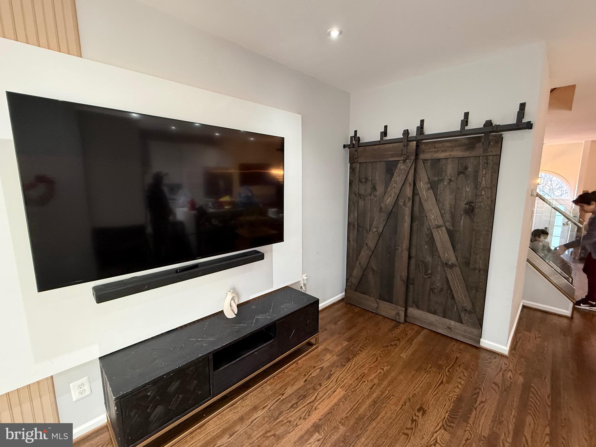 COLONNADE AT DULLES - Residential