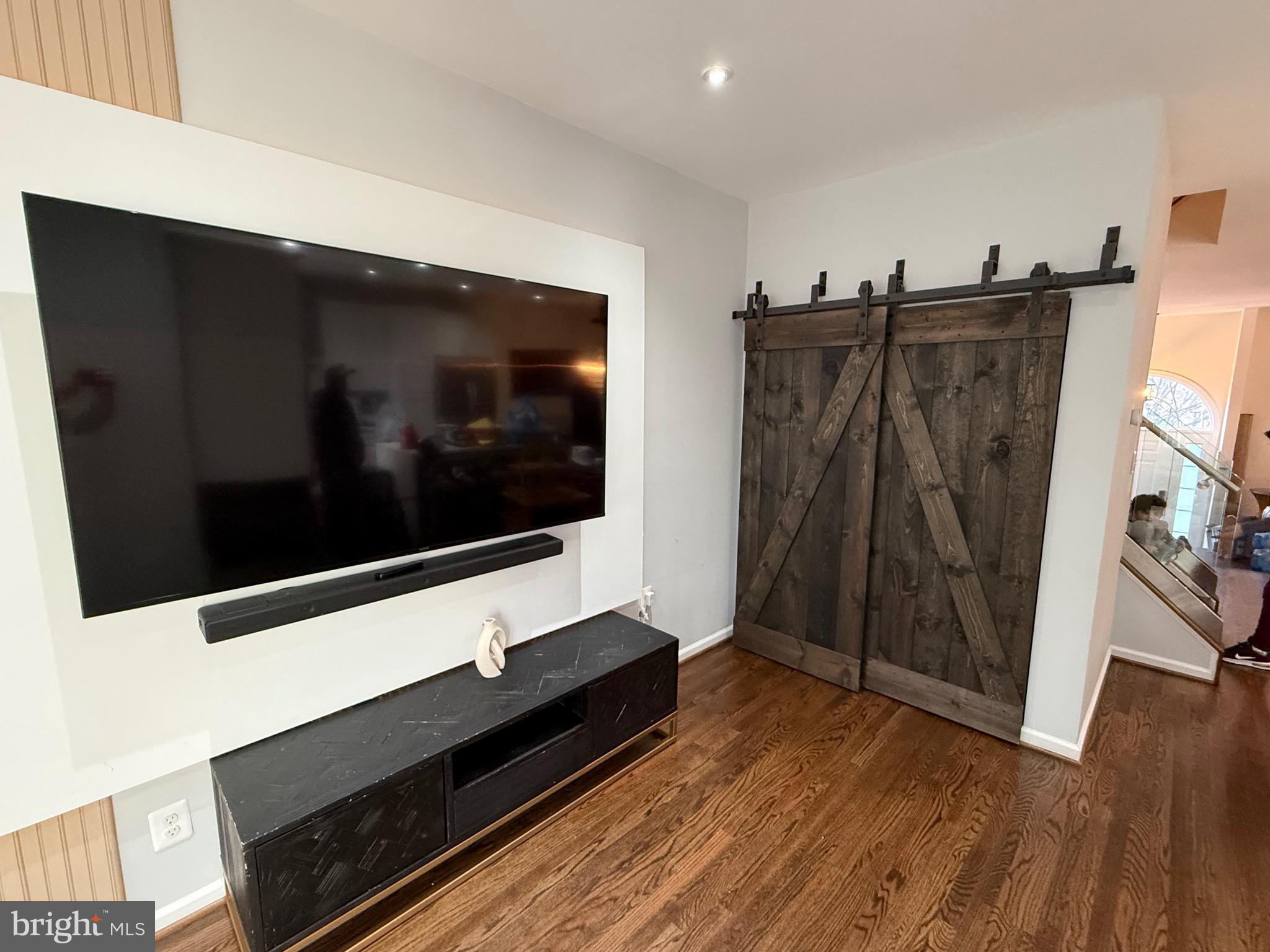 COLONNADE AT DULLES - Residential