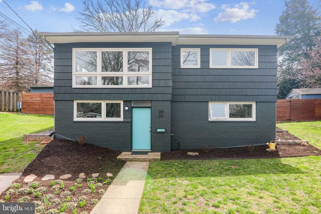 Photo of 3922 Denfeld Court, KENSINGTON, MD 20895 (MLS # MDMC2206454)