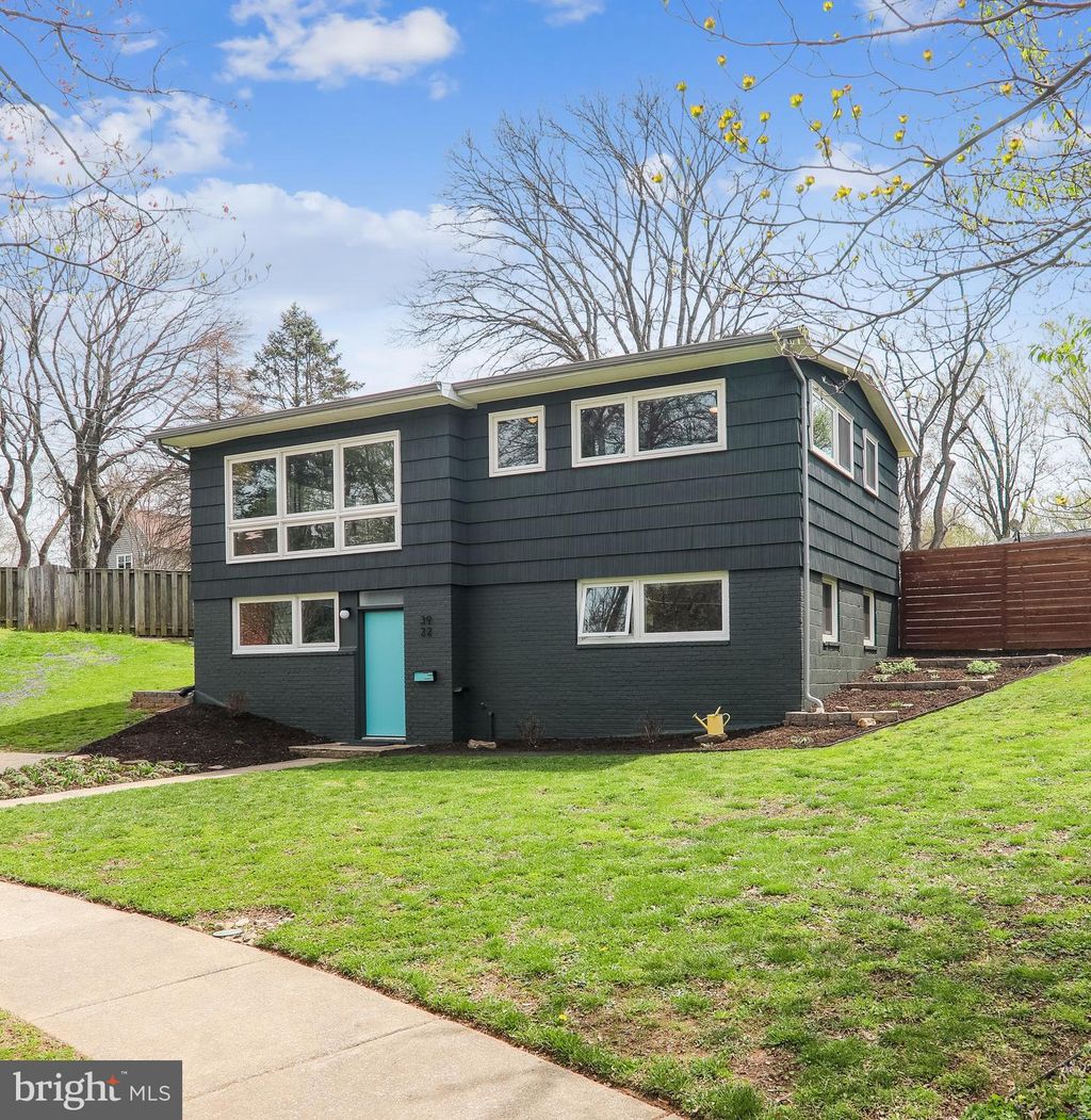 Photo of 3922 Denfeld Court, KENSINGTON, MD 20895 (MLS # MDMC2206454)