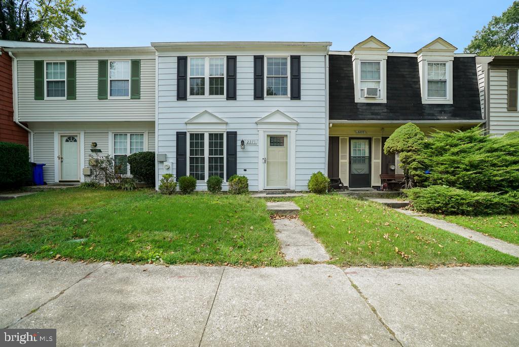 2279 PRINCE OF WALES COURT