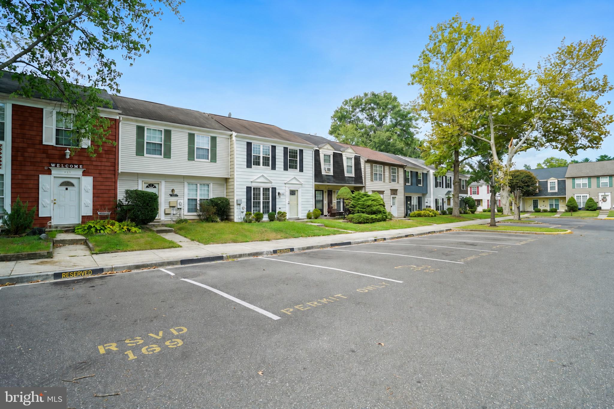 2279 PRINCE OF WALES COURT