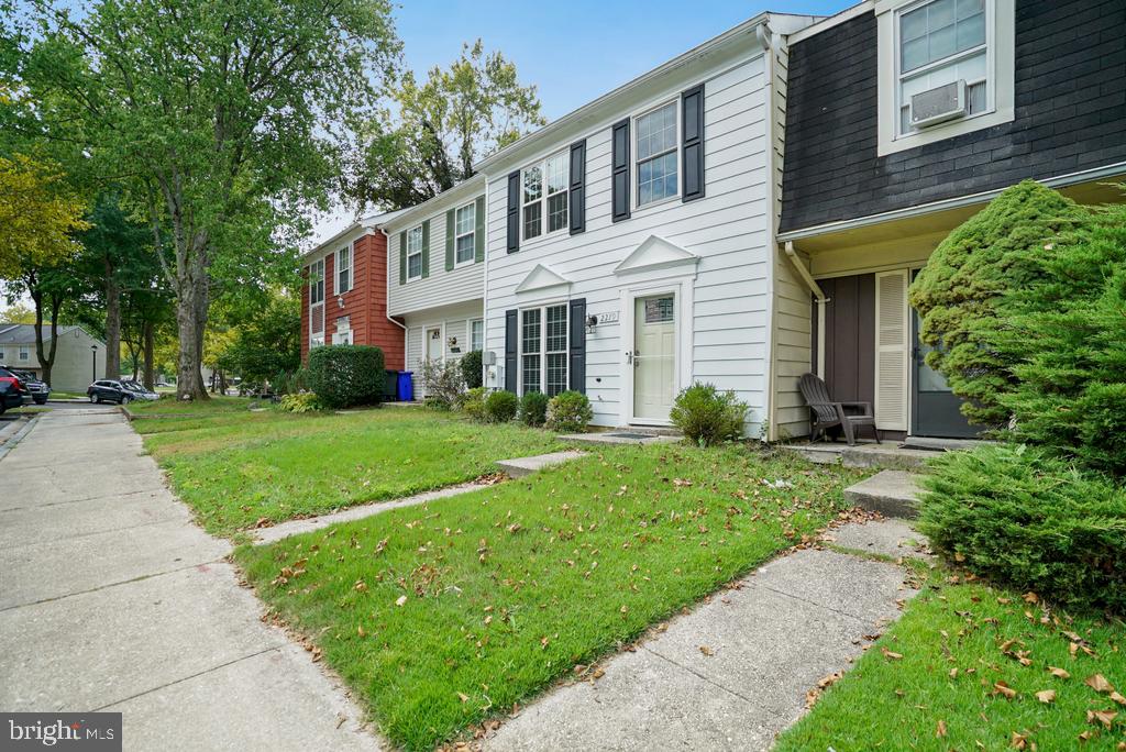 2279 PRINCE OF WALES COURT