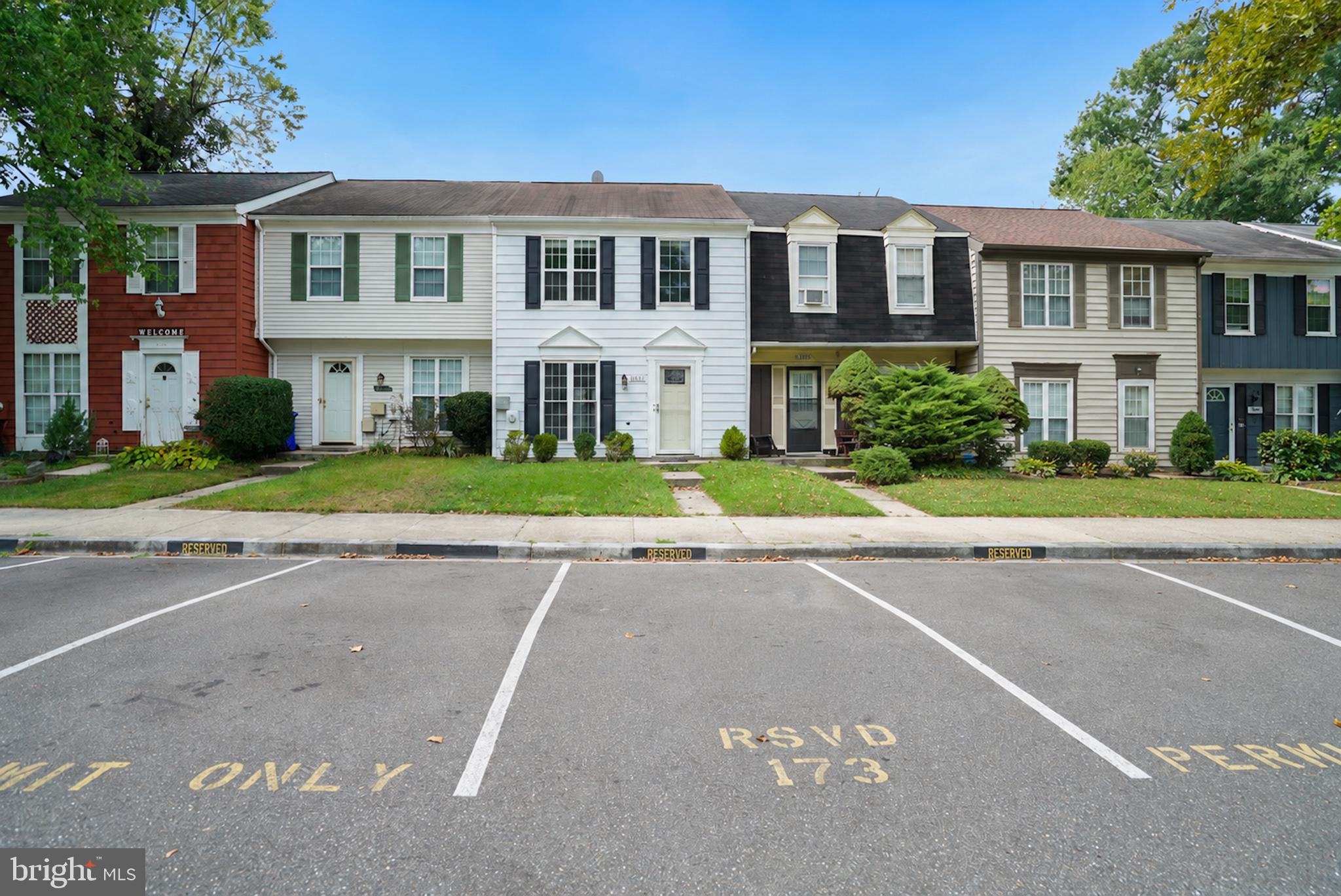 2279 PRINCE OF WALES COURT