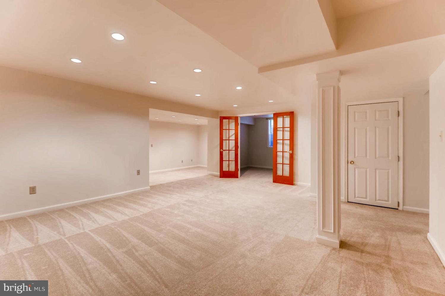 SEVEN OAKS - Residential