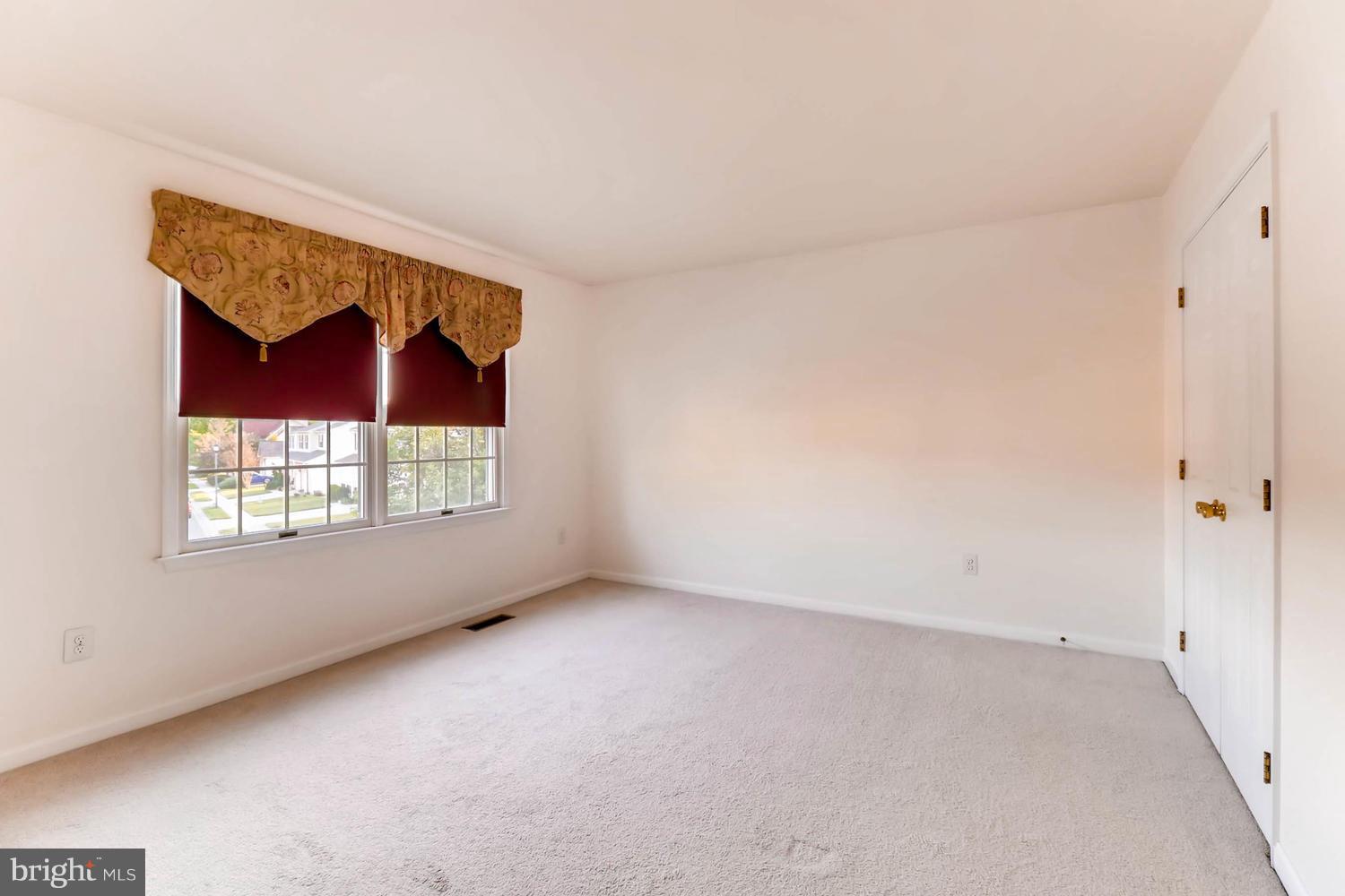 SEVEN OAKS - Residential