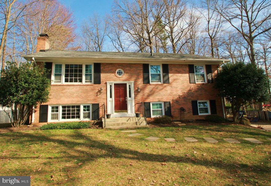 FULLY APPROVED SHORT SALE w/3% TOWARDS BUYERS CLOSING COSTS! Beautifully Upgraded Split Foyer in Private Gated Community, Walking Distance to Swimming Pools and Marina. This Home Shows Tremendous Pride in Ownership. Glowing Hardwood Floors. Stainless Steel Appliances. 2 Fireplaces! Custom Tiled Baths. Rear Deck Overlooks Private Fenced Backyard. Close to Quantico, Schools, and Great Shopping!