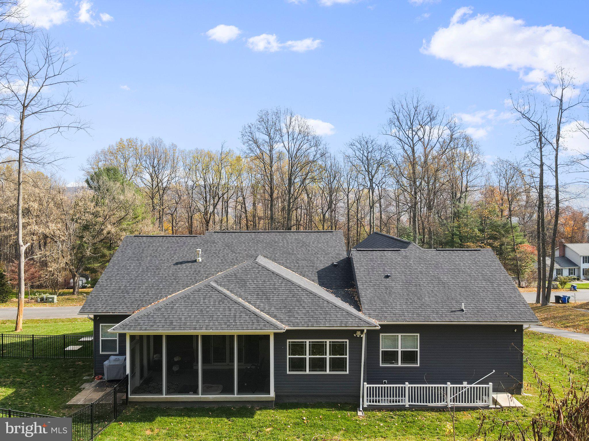 FOX RUN WOODS - Residential