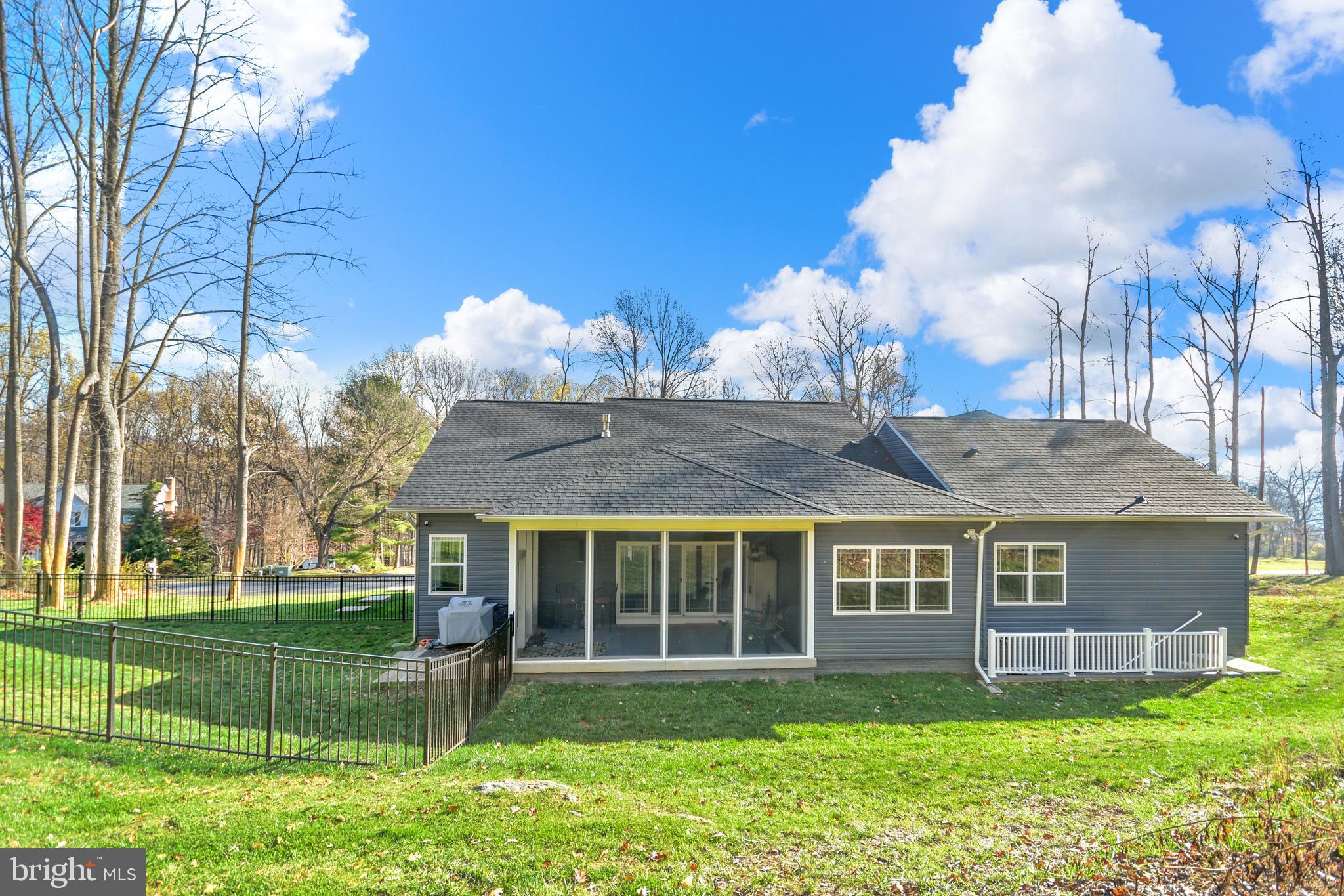 FOX RUN WOODS - Residential