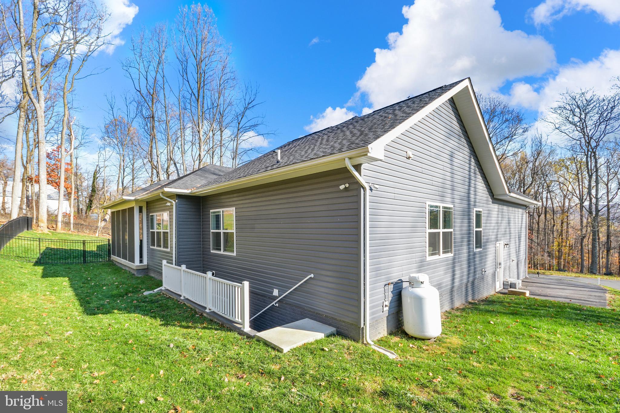 FOX RUN WOODS - Residential