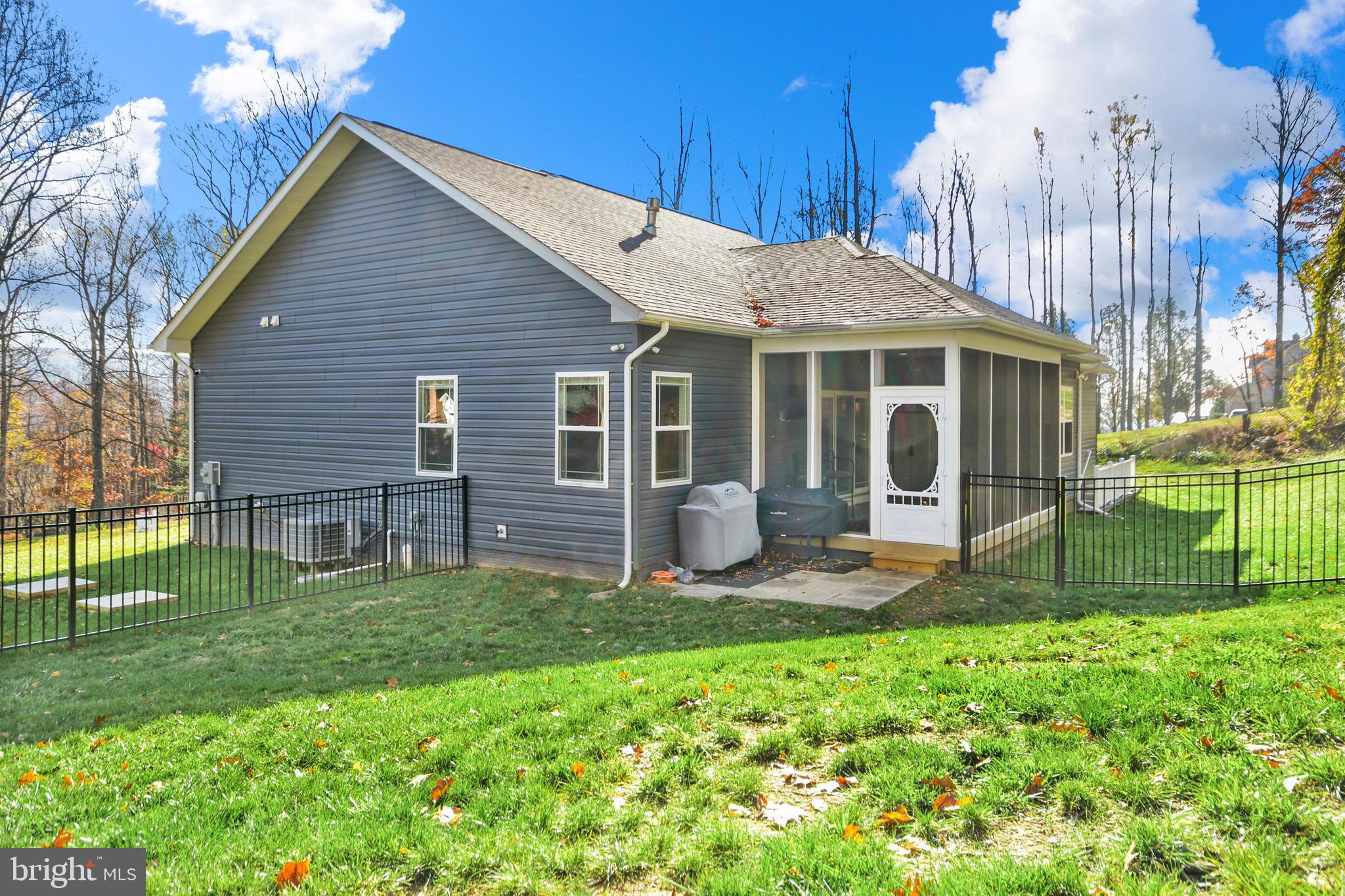 FOX RUN WOODS - Residential