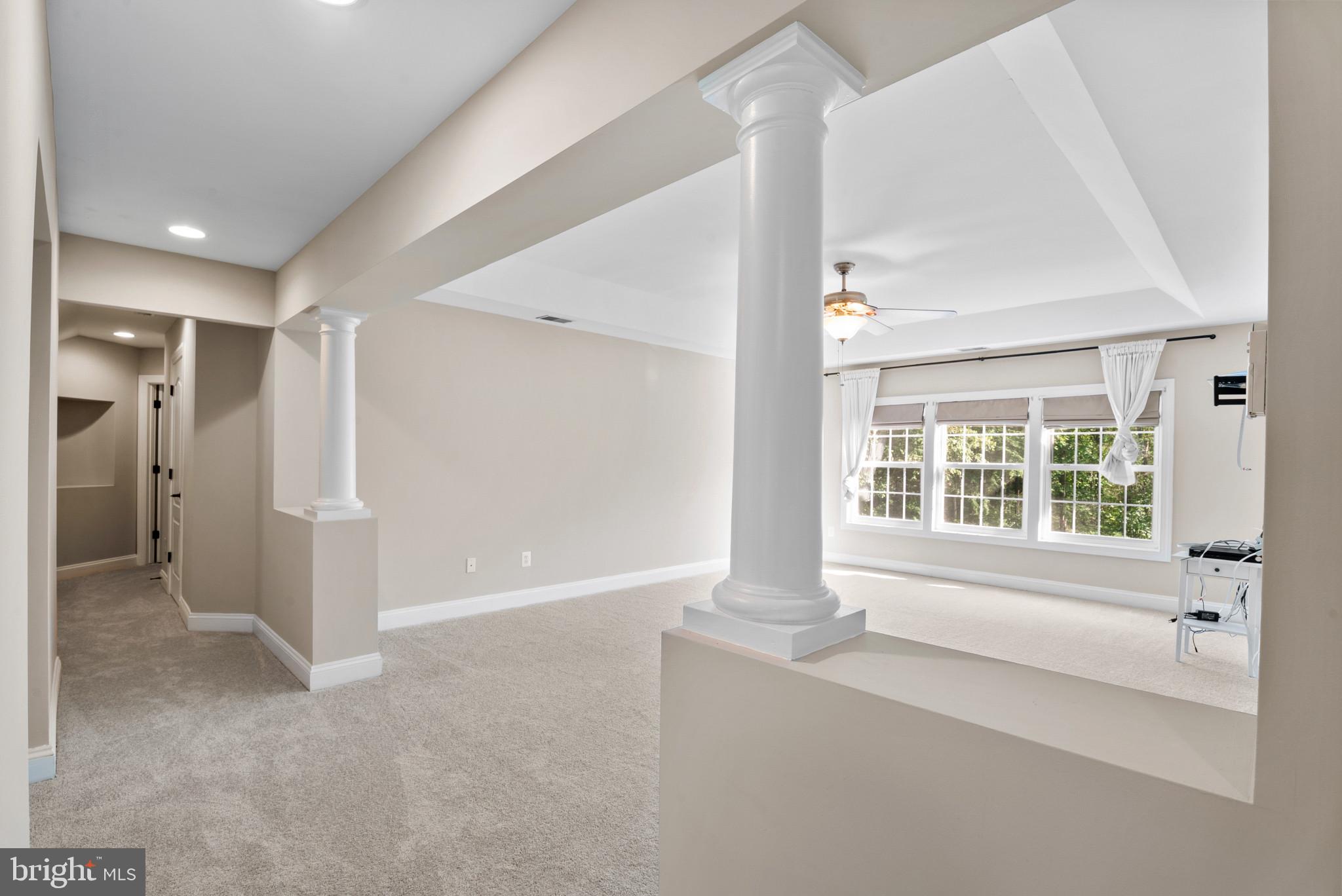 LAKEWOOD MANOR - Residential