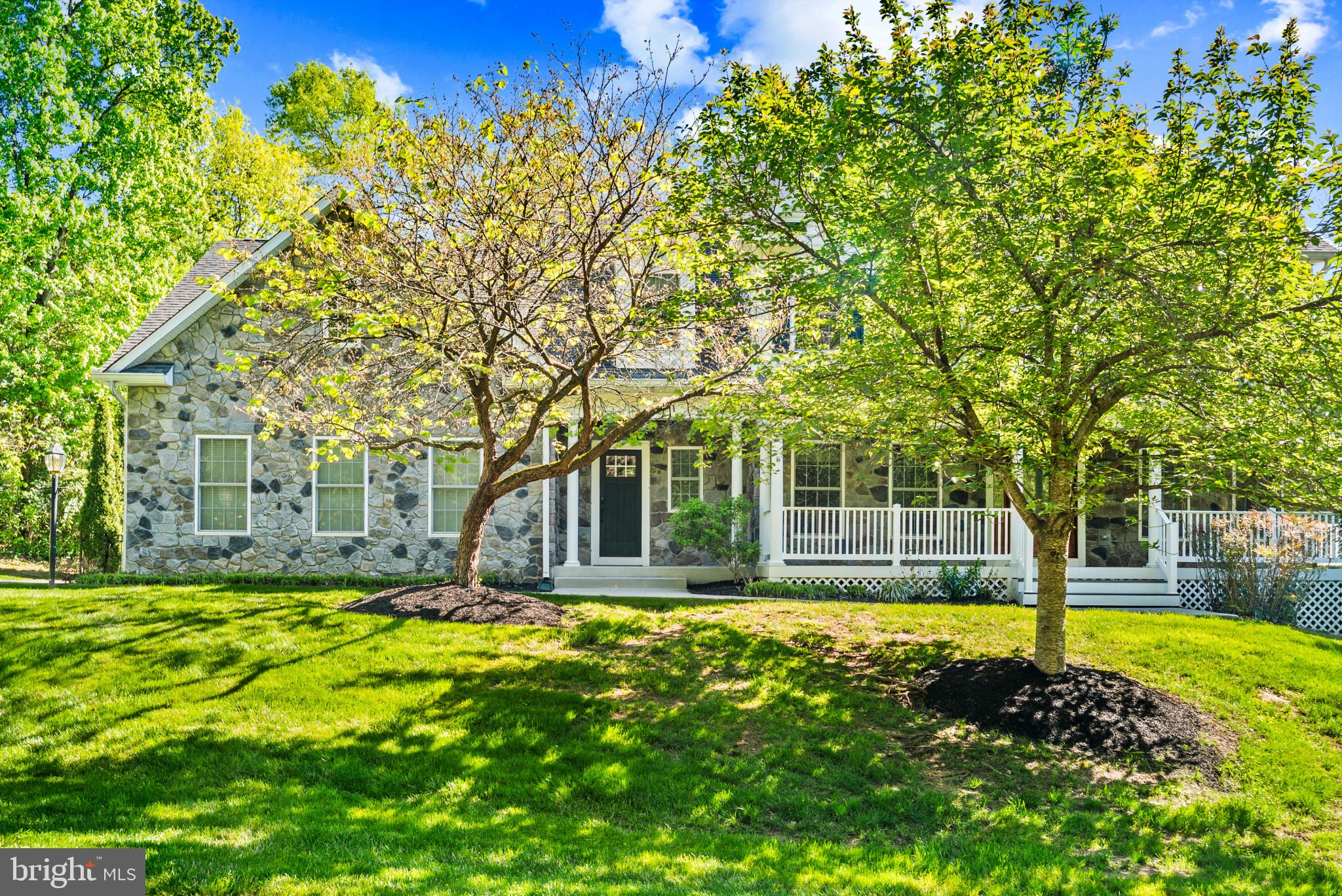LAKEWOOD MANOR - Residential
