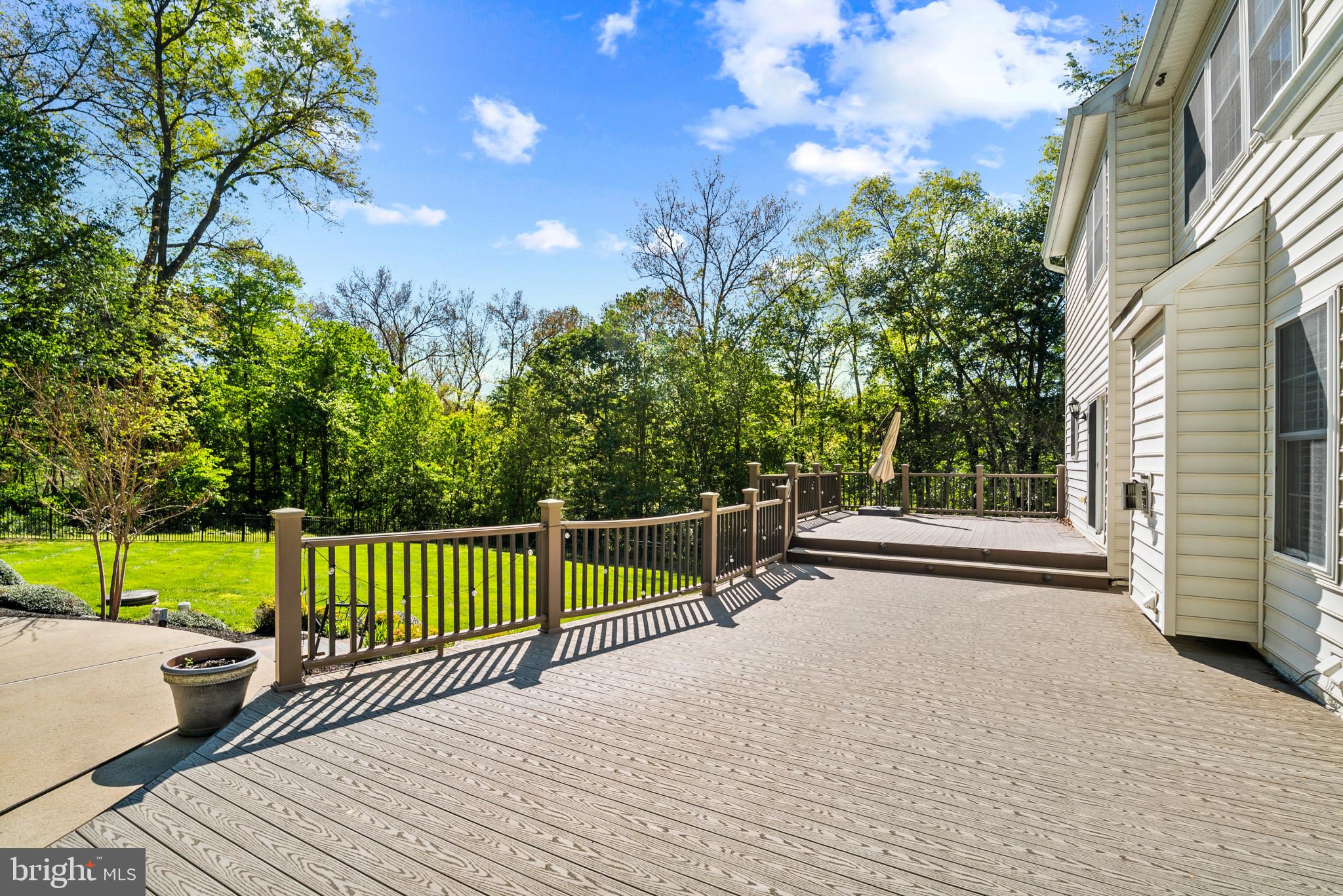 LAKEWOOD MANOR - Residential