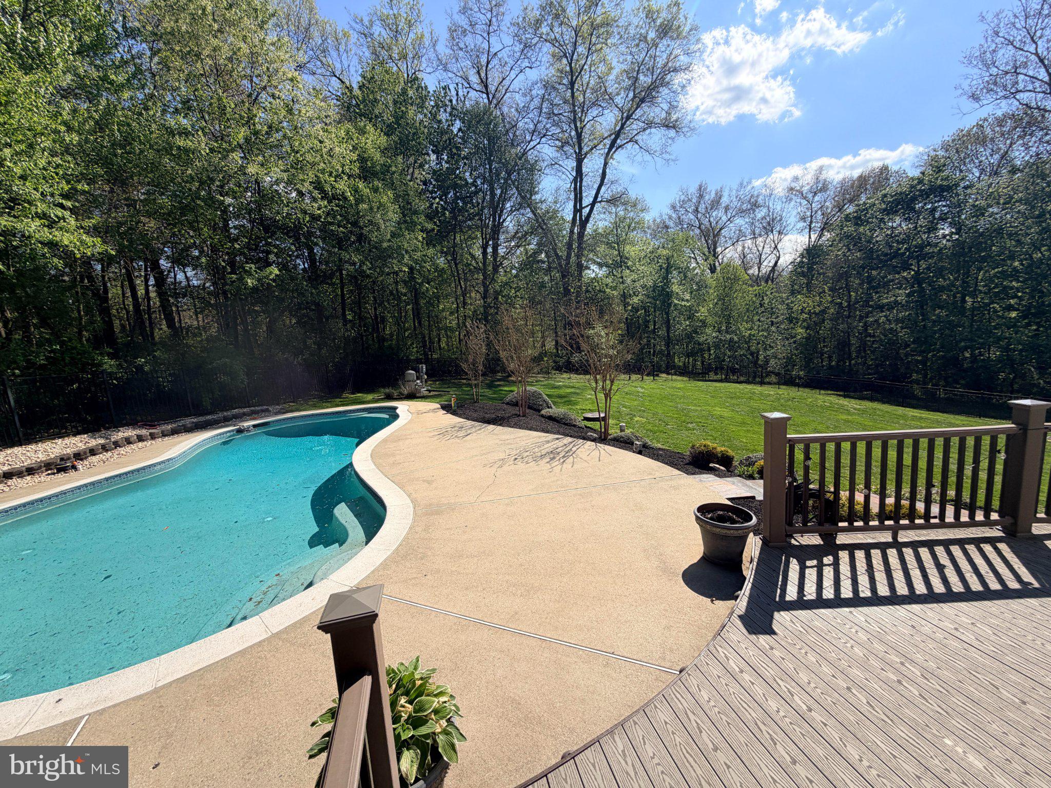 LAKEWOOD MANOR - Residential