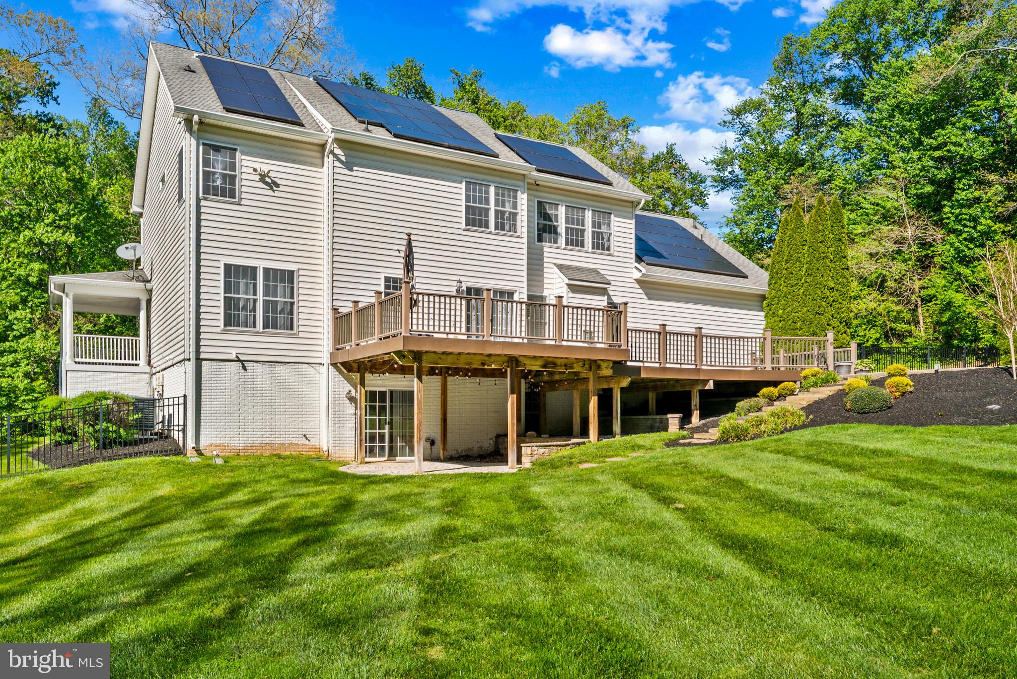 LAKEWOOD MANOR - Residential