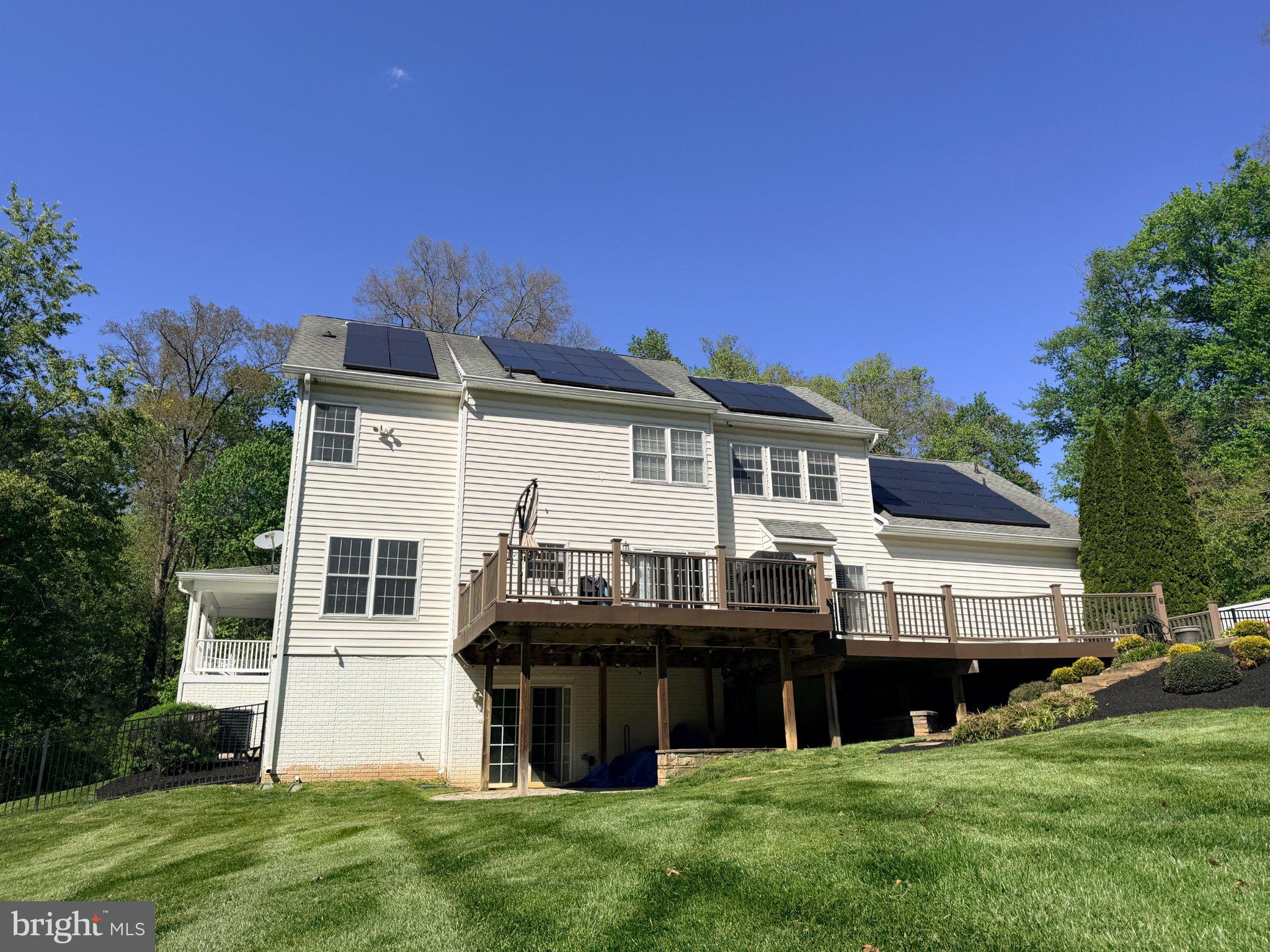 LAKEWOOD MANOR - Residential