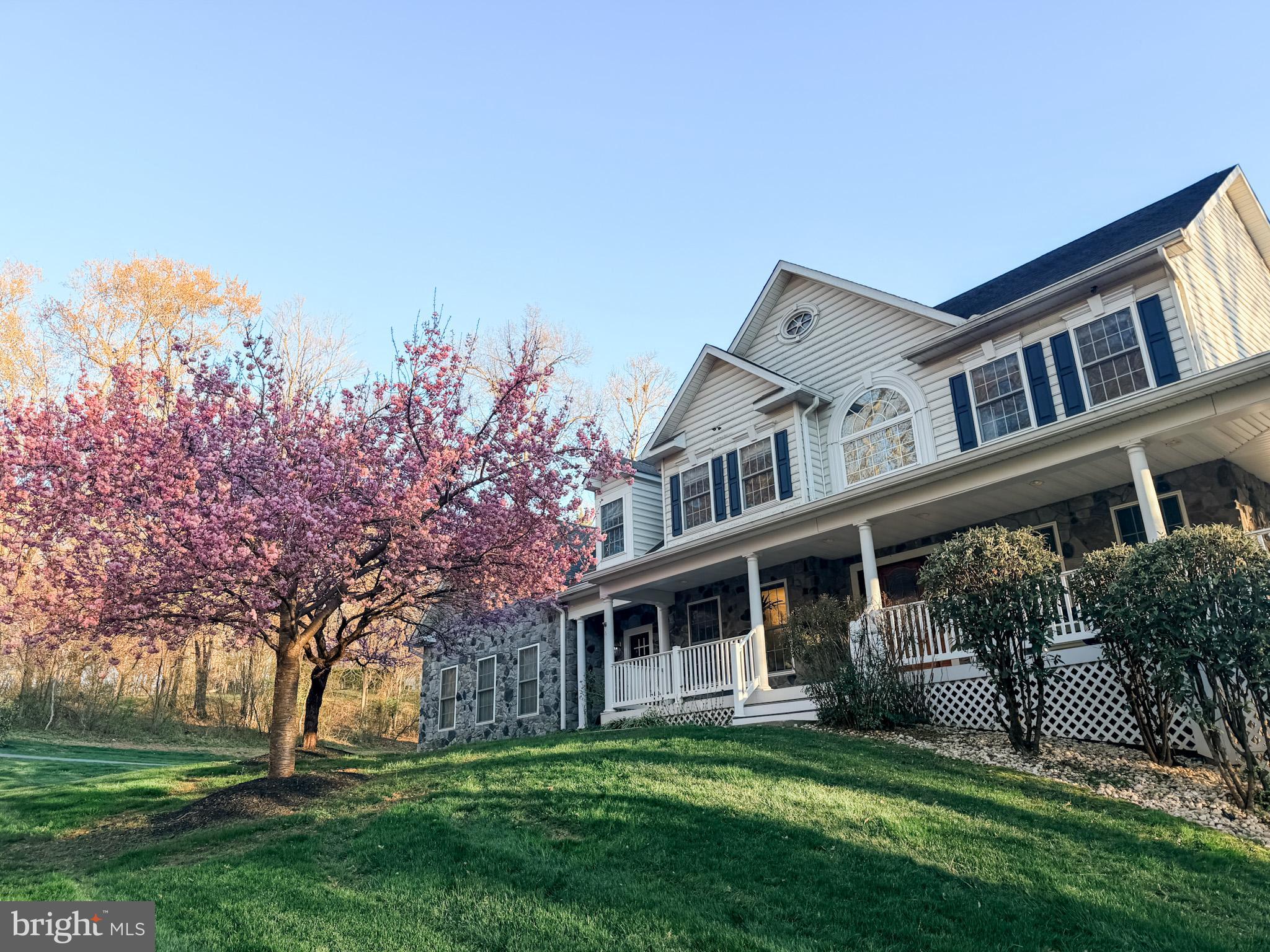LAKEWOOD MANOR - Residential
