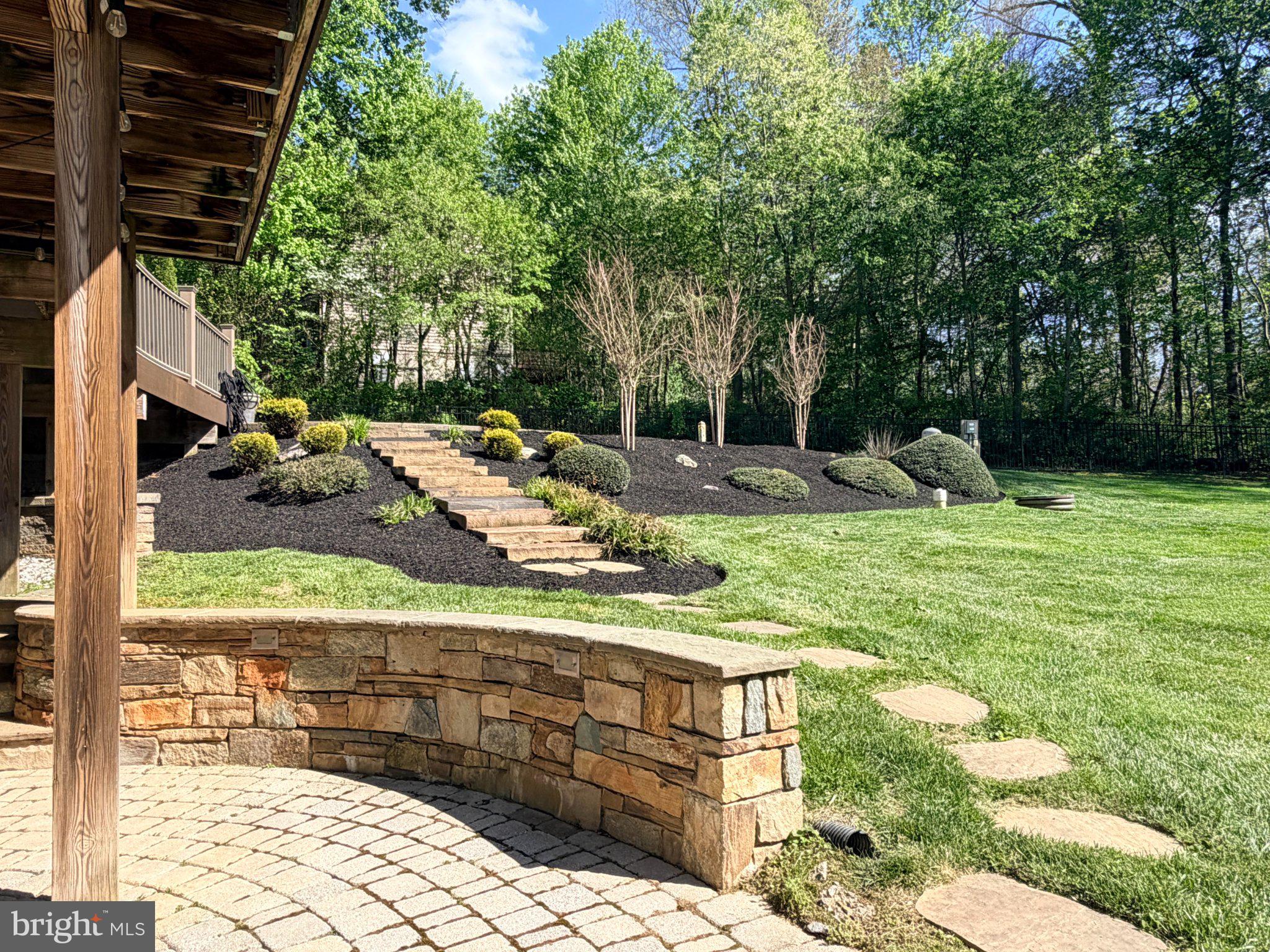 LAKEWOOD MANOR - Residential